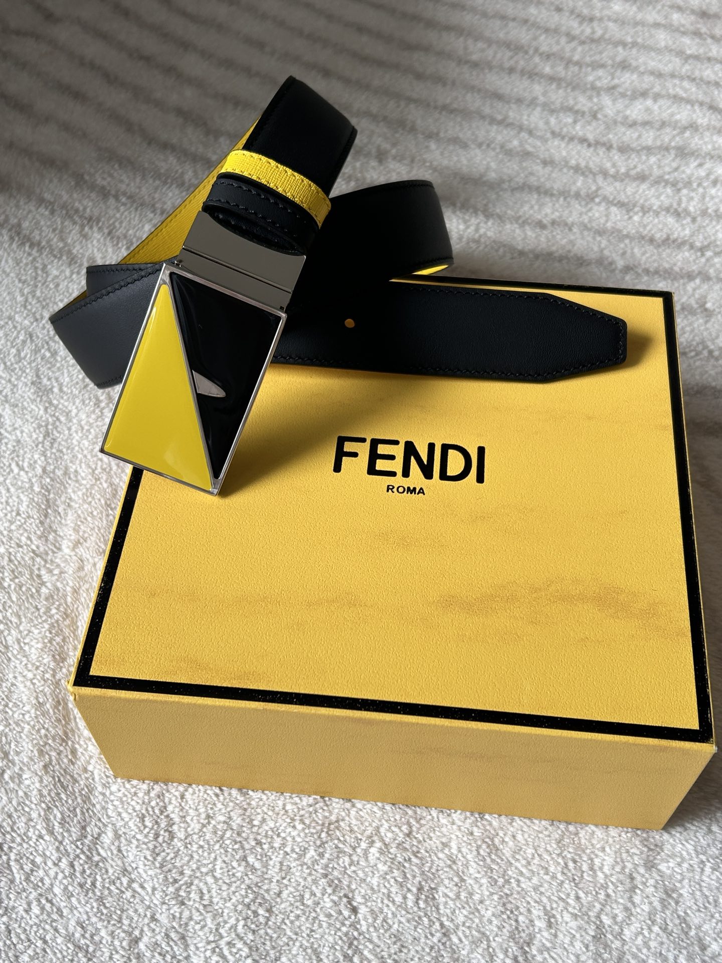 Fendi 𝕎𝕚𝕕𝕥𝕙：𝟯 𝟰𝗰𝗺 代购品质 免税包装 芬迪 FENDI 小怪兽 进口牛皮双面可用/搭配精品纯铜五金扣 对版开模 精工细节走线 做工 长度可自由裁剪