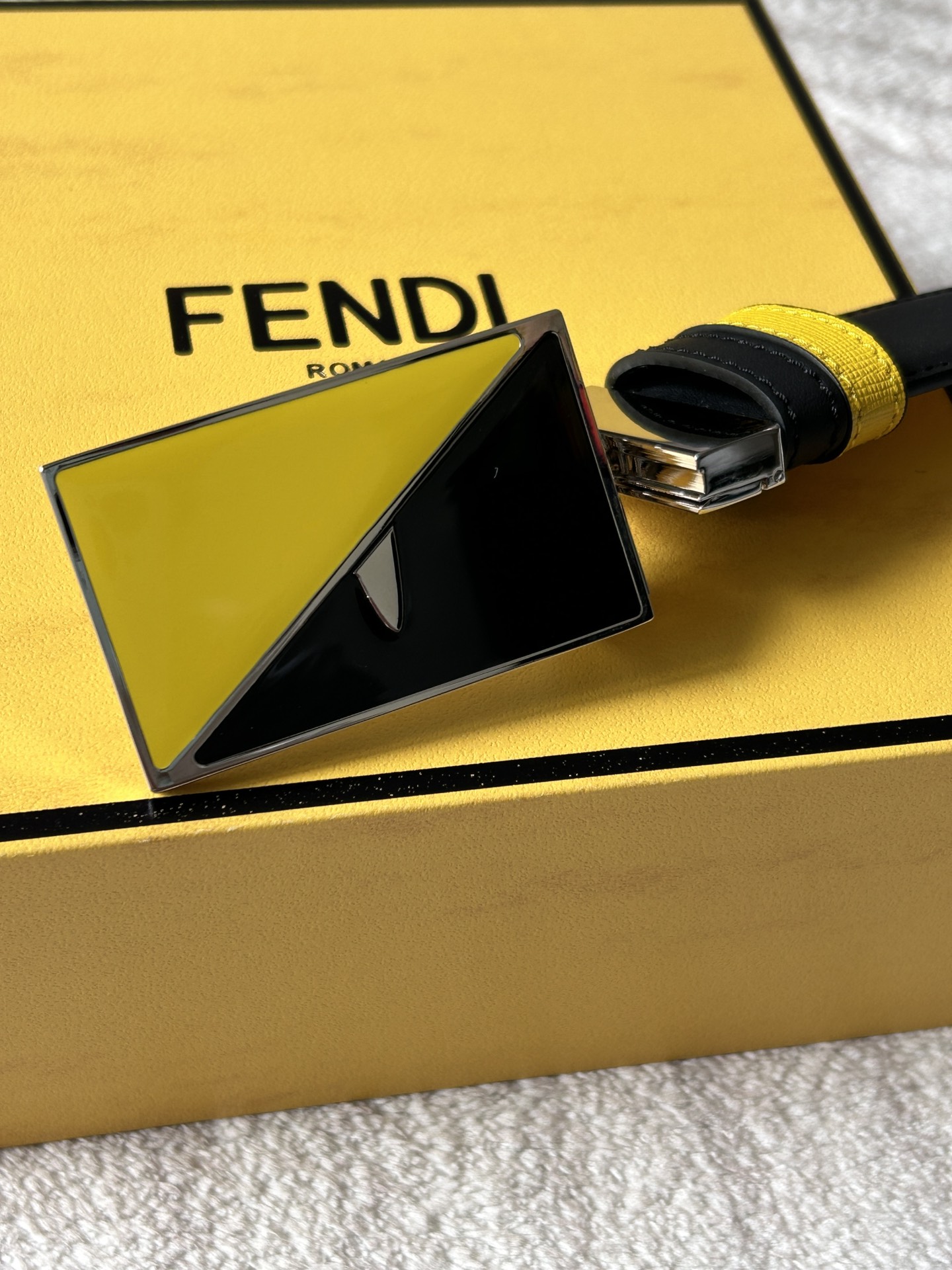 Fendi 𝕎𝕚𝕕𝕥𝕙：𝟯 𝟰𝗰𝗺 代购品质 免税包装 芬迪 FENDI 小怪兽 进口牛皮双面可用/搭配精品纯铜五金扣 对版开模 精工细节走线 做工 长度可自由裁剪