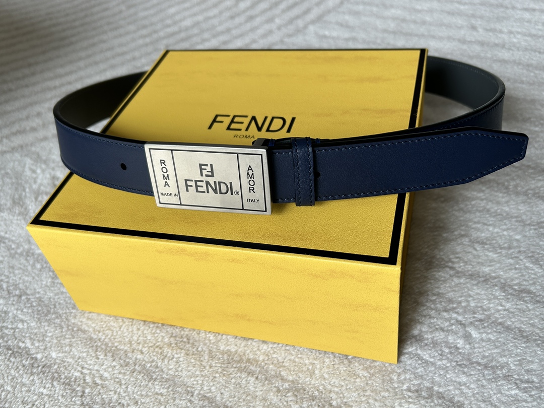  FENDI （芬迪）专柜同款  男士窄版腰带  宽3.0cm 全粒面蓝色光滑小牛皮灰色内衬 皮质柔软 