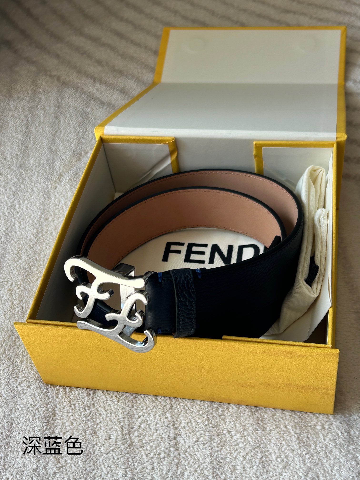  FENDI （芬迪）专柜同款 男款休闲牛皮Karligap-hy扣环腰带 蓝色意大利罗马诺头层牛皮，宽