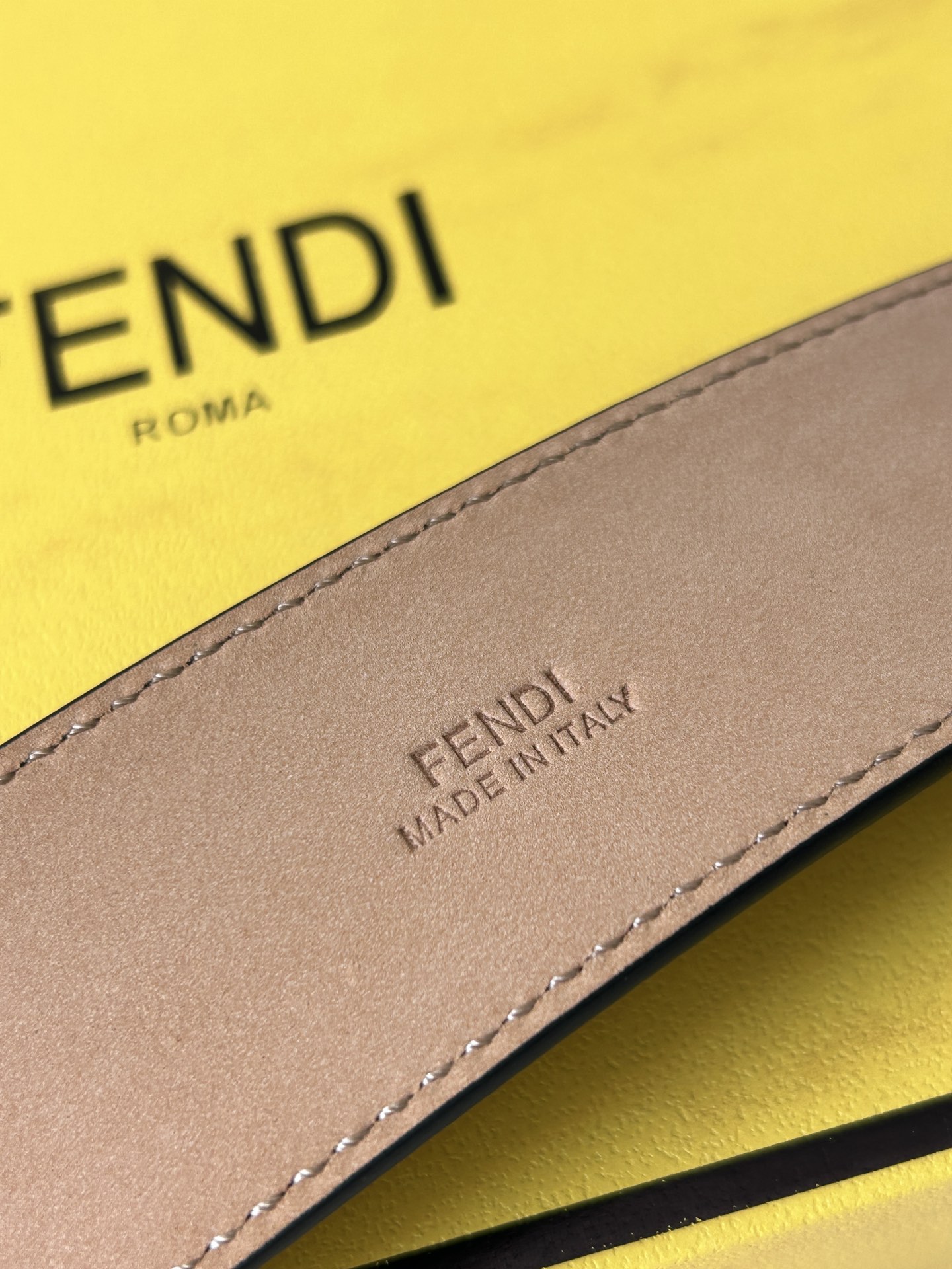  FENDI （芬迪）专柜同款 男款休闲牛皮Karligap-hy扣环腰带 蓝色意大利罗马诺头层牛皮，宽