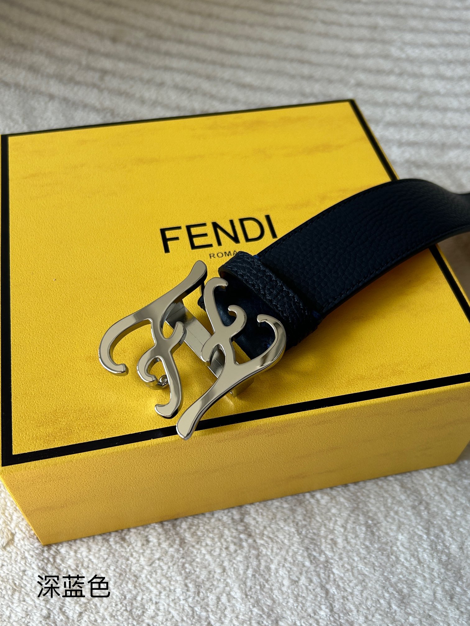  FENDI （芬迪）专柜同款 男款休闲牛皮Karligap-hy扣环腰带 蓝色意大利罗马诺头层牛皮，宽