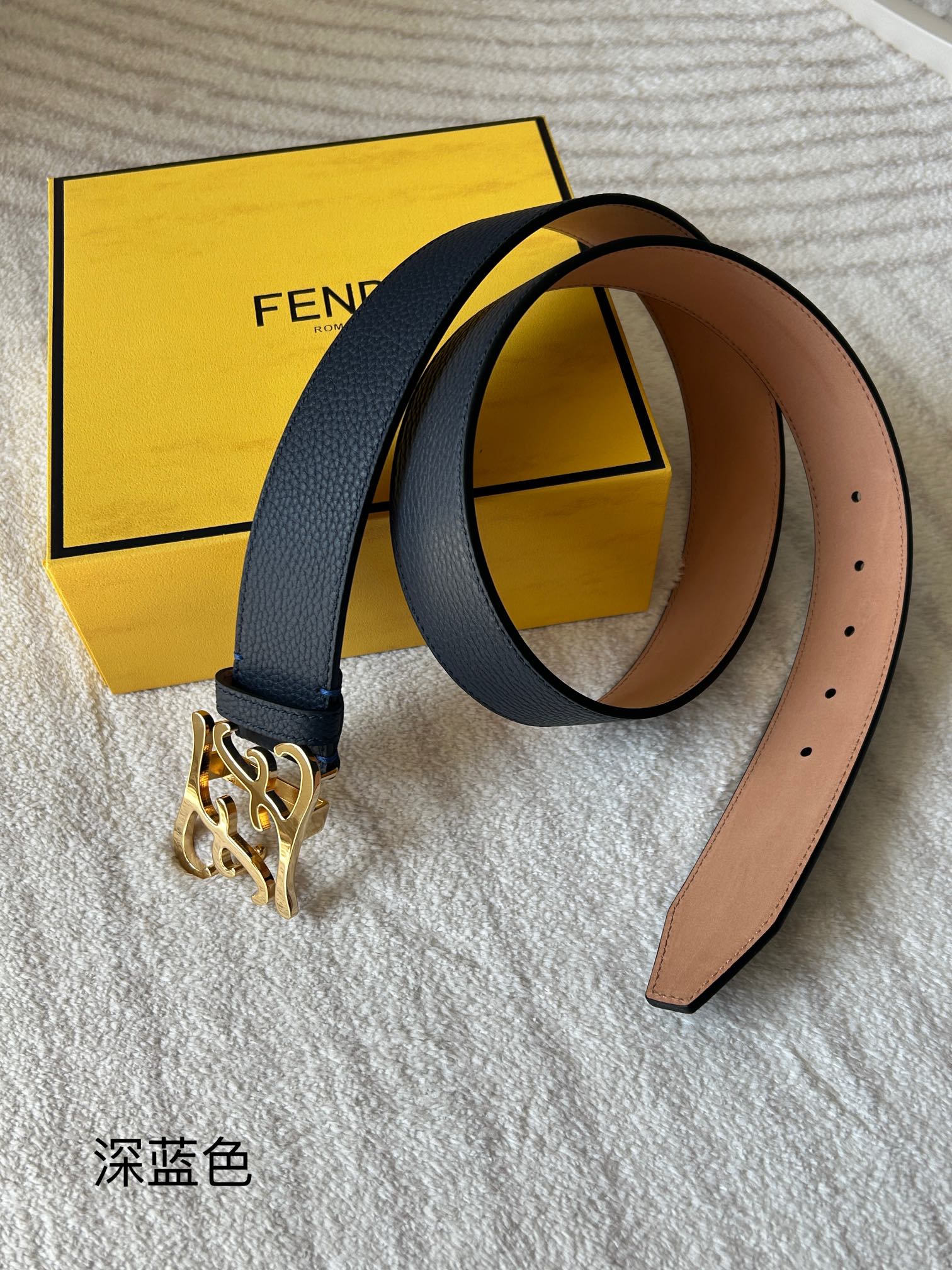  FENDI （芬迪）专柜同款 男款休闲牛皮Karligap-hy扣环腰带 蓝色意大利罗马诺头层牛皮，宽