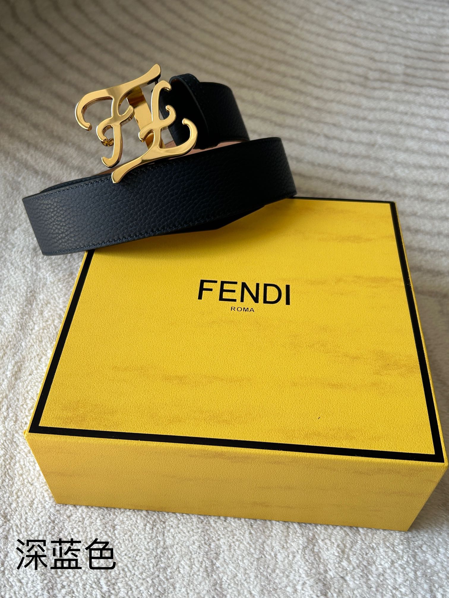  FENDI （芬迪）专柜同款 男款休闲牛皮Karligap-hy扣环腰带 蓝色意大利罗马诺头层牛皮，宽