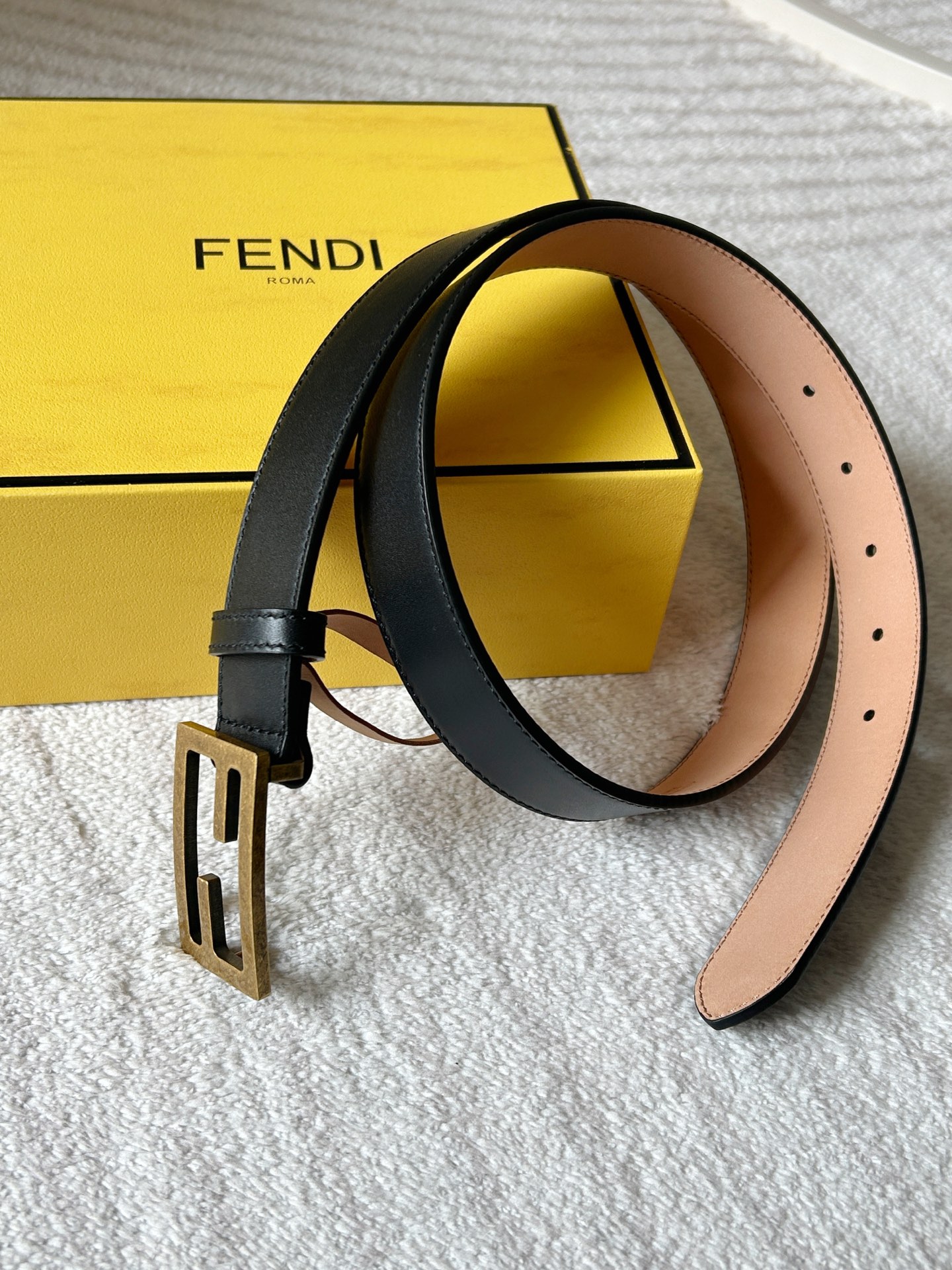 High-Quality Classic Double-F Button Belt by Ms. Findl: Fashionable and Elegant Design - 图片 4