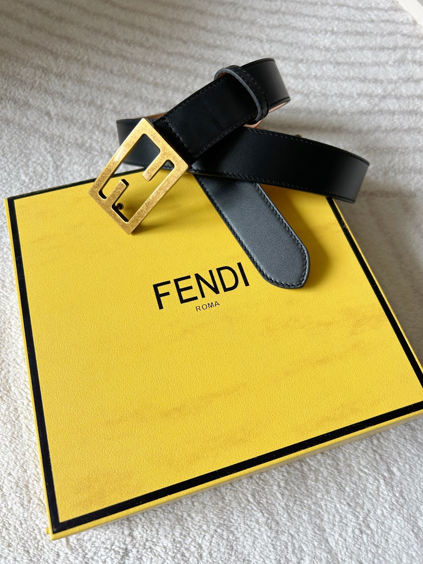 High-Quality Classic Double-F Button Belt by Ms. Findl: Fashionable and Elegant Design