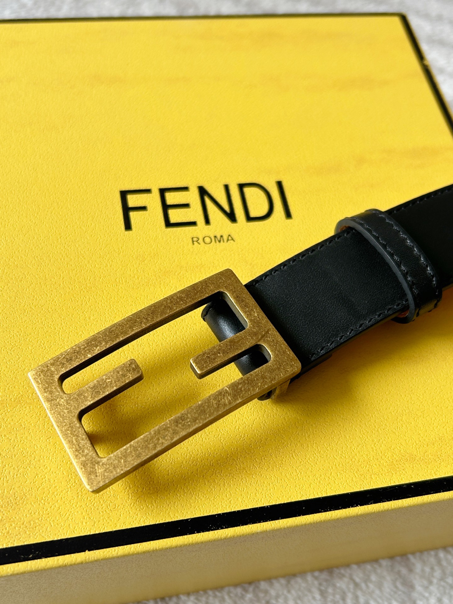 High-Quality Classic Double-F Button Belt by Ms. Findl: Fashionable and Elegant Design - 图片 2