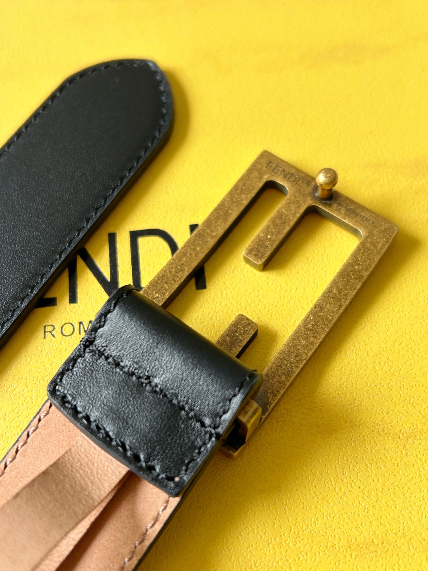 High-Quality Classic Double-F Button Belt by Ms. Findl: Fashionable and Elegant Design - 图片 3