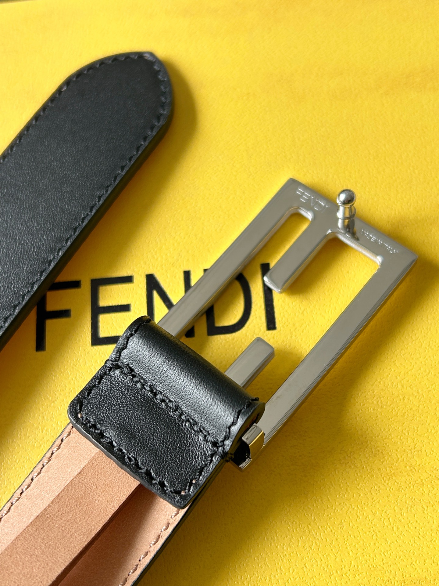 Fashionable Double-F Button Belt by Ms. Findl: High-Quality Classic Design with Style. - 图片 3
