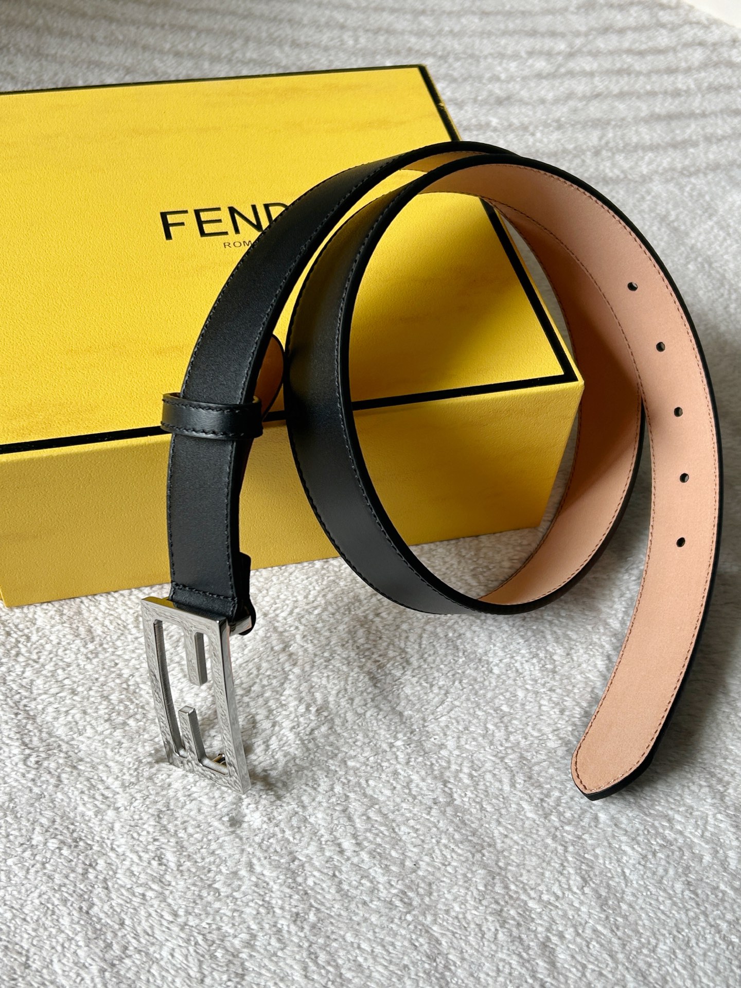 Fashionable Double-F Button Belt by Ms. Findl: High-Quality Classic Design with Style. - 图片 4