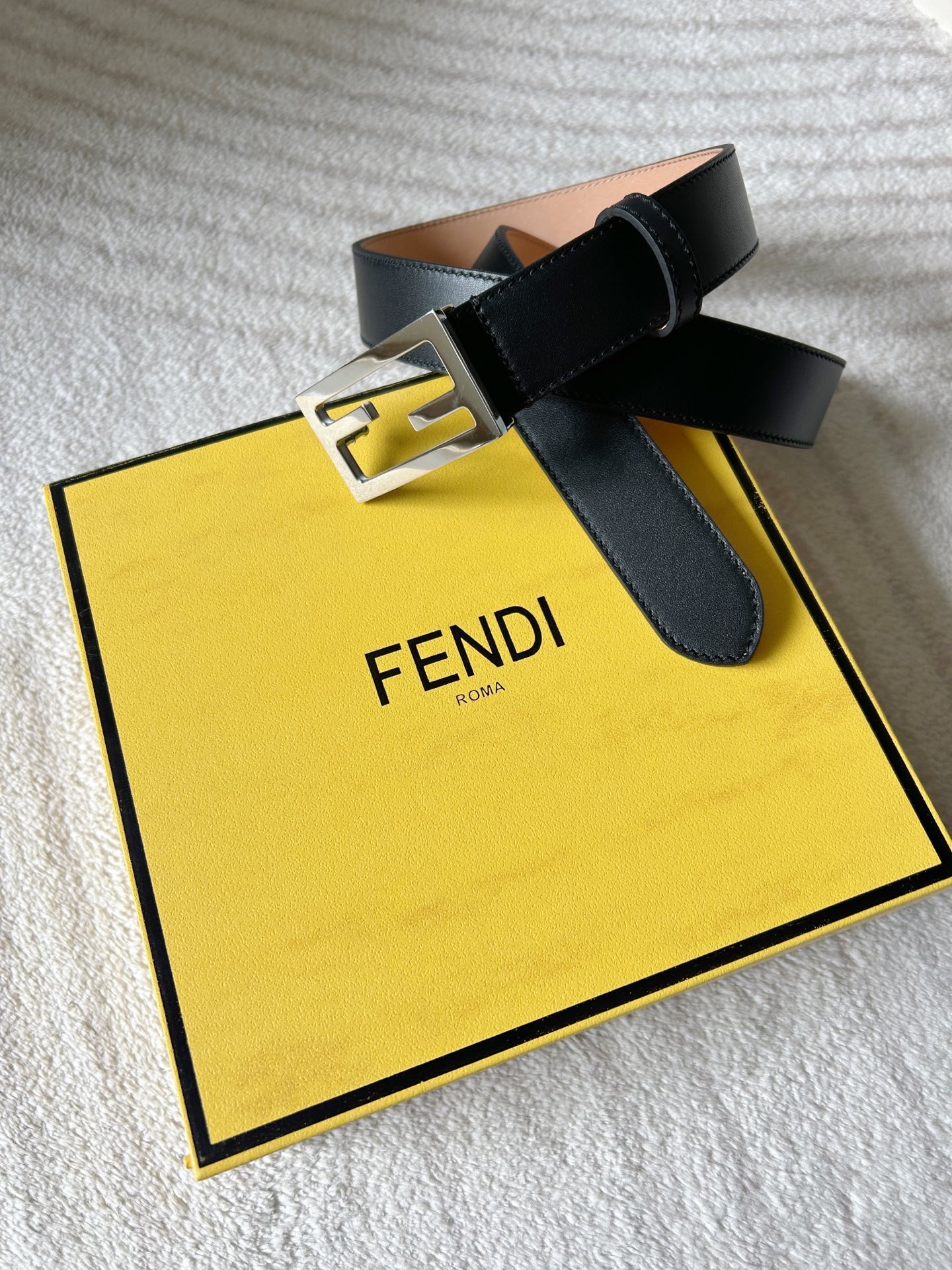 Fashionable Double-F Button Belt by Ms. Findl: High-Quality Classic Design with Style. - 图片 1