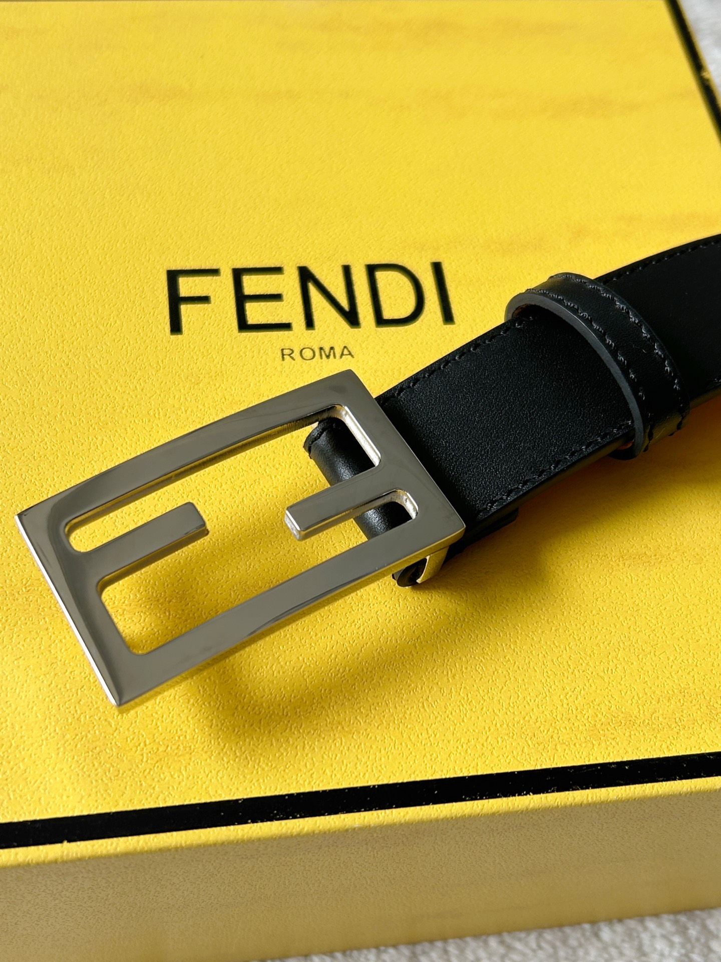 Fashionable Double-F Button Belt by Ms. Findl: High-Quality Classic Design with Style. - 图片 2