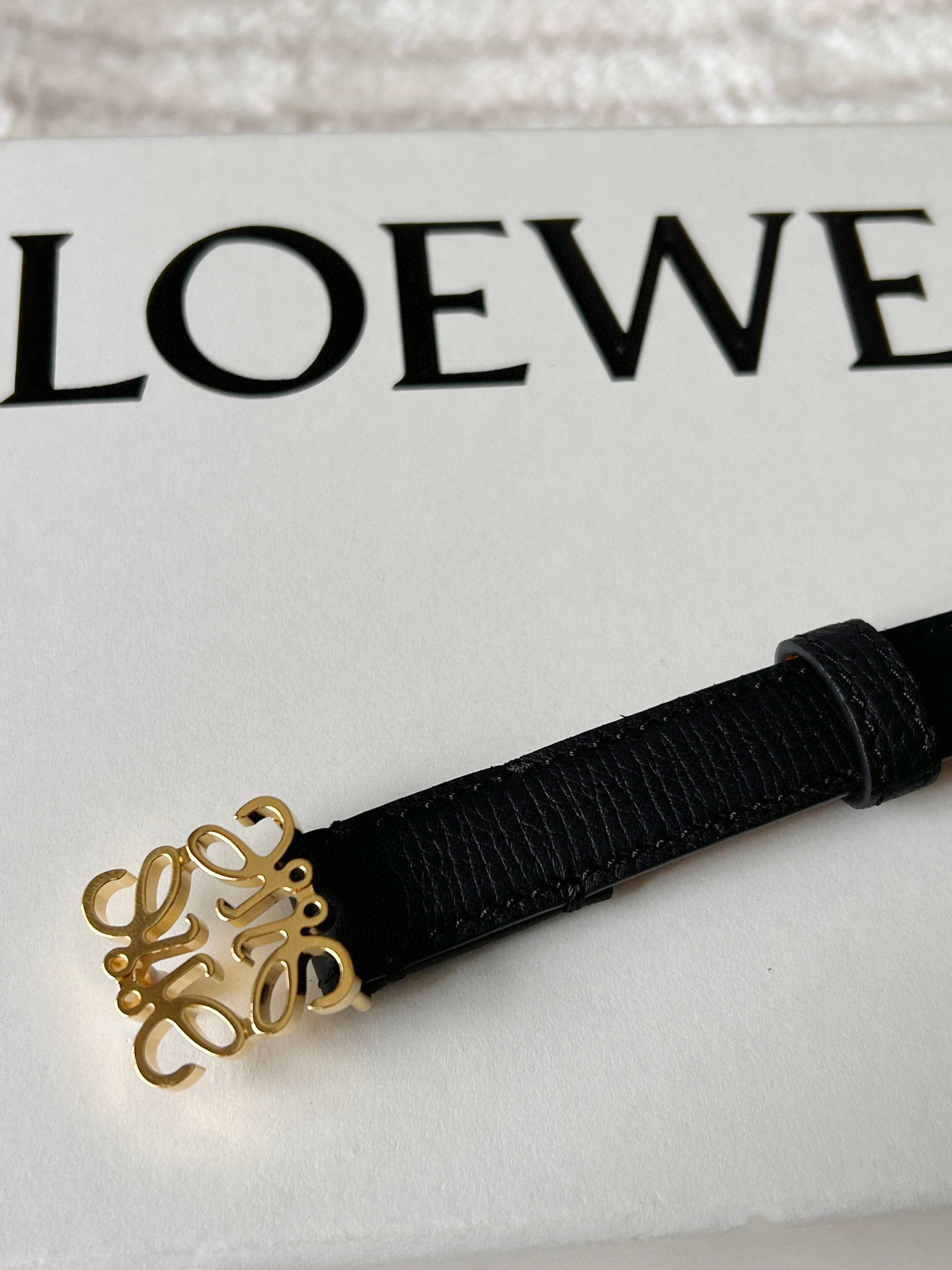 Elegant 2.0 cm Wide Belt with Gold Metal Button and Craftsmanship Aesthetic - 图片 5