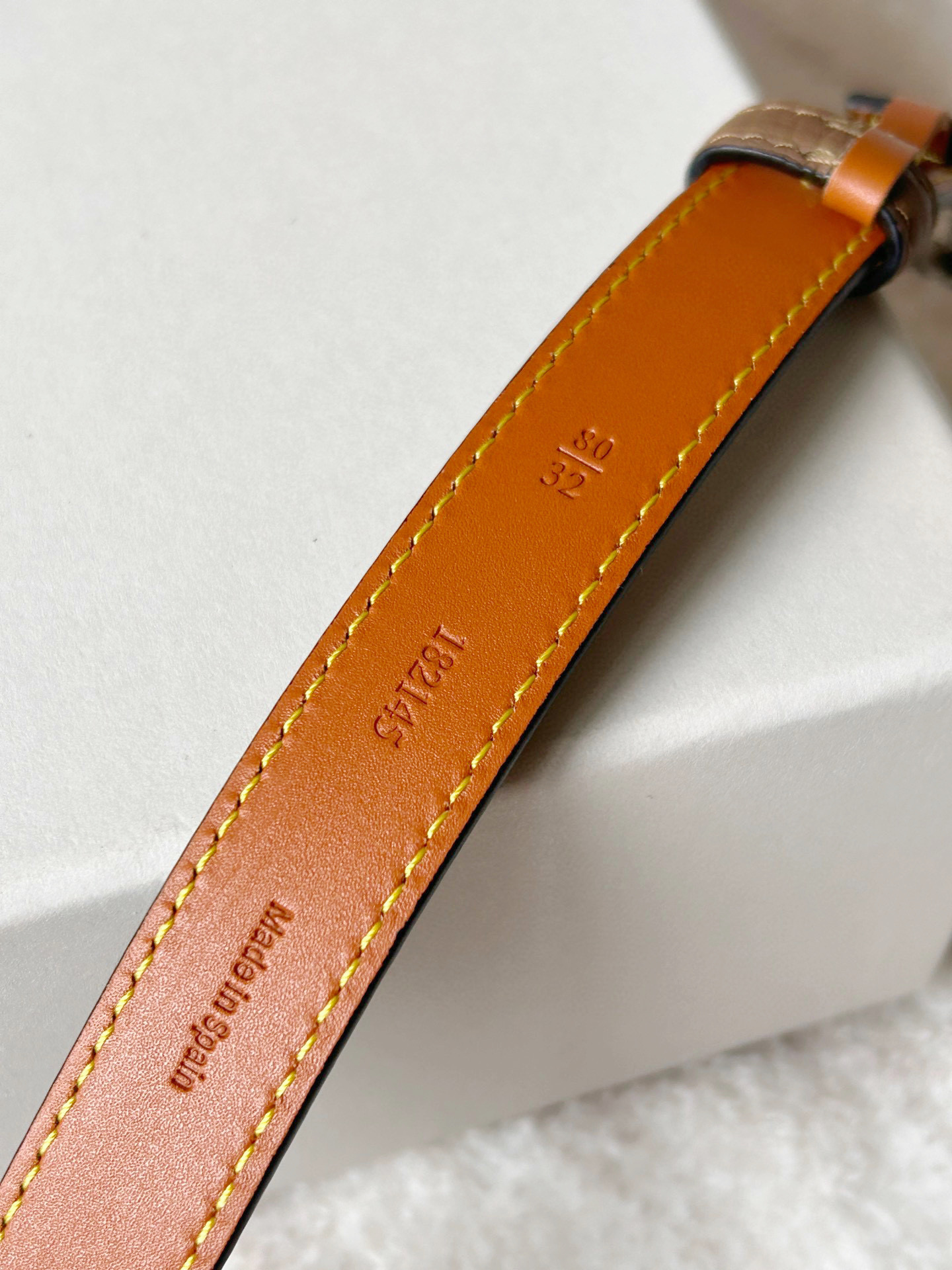 Elegant Women’s Belt: Craftsmanship and Aesthetics in a Classic Design - 图片 7