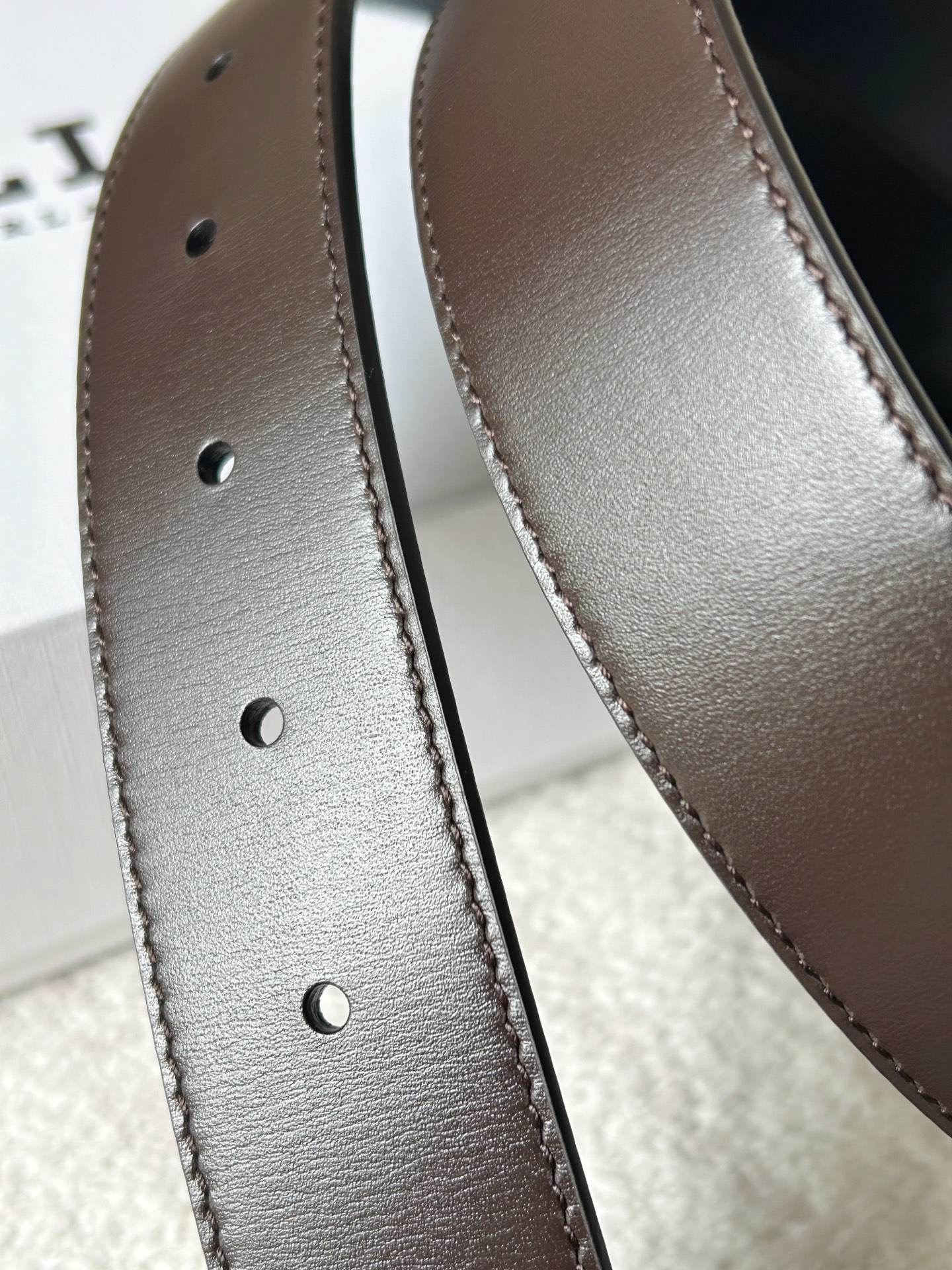“Bally Men’s Leather Belt: Modern Double-Belt Design with Classic Black and White Stripes” - 图片 6