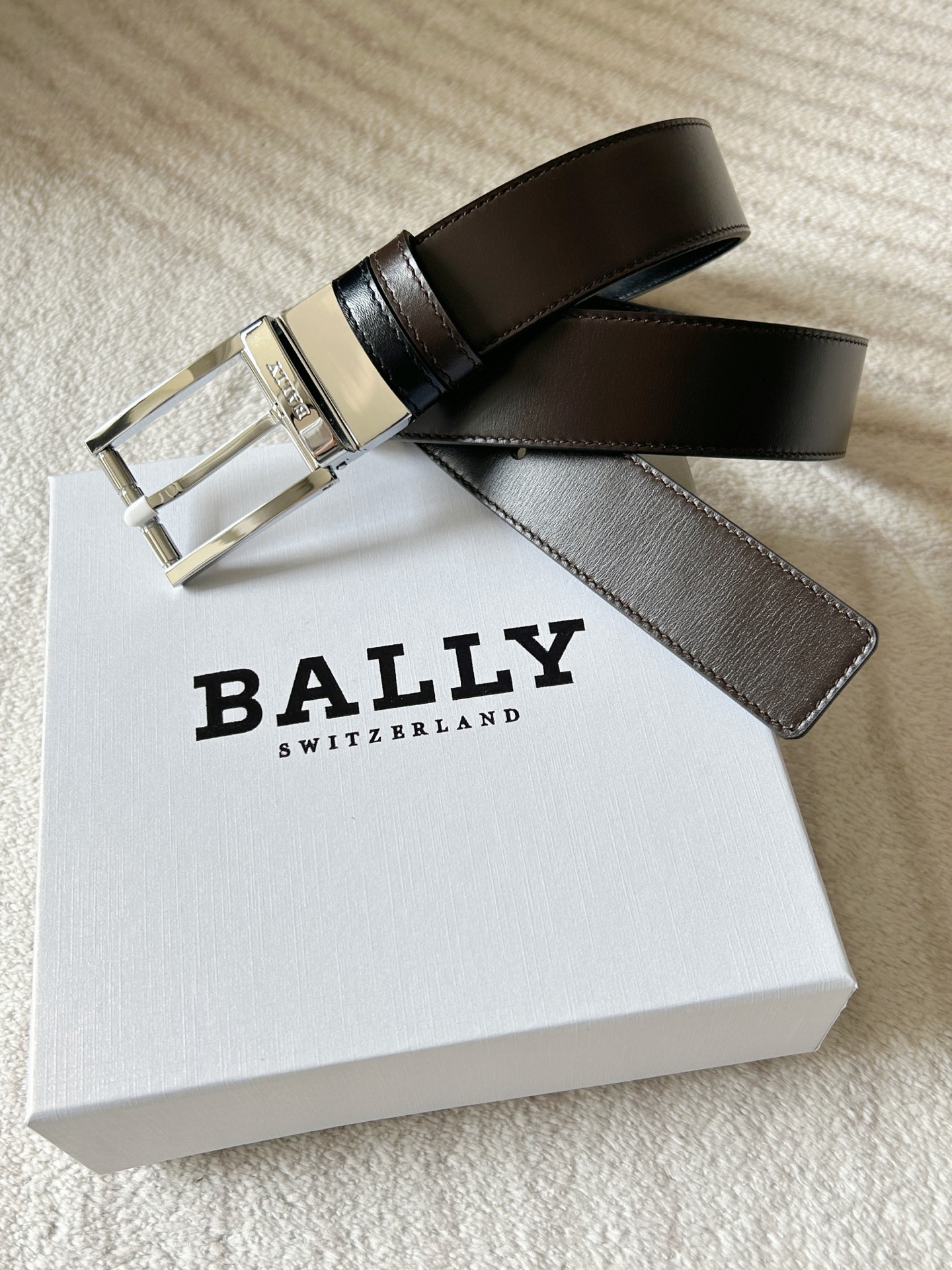 “Bally Men’s Leather Belt: Modern Double-Belt Design with Classic Black and White Stripes”