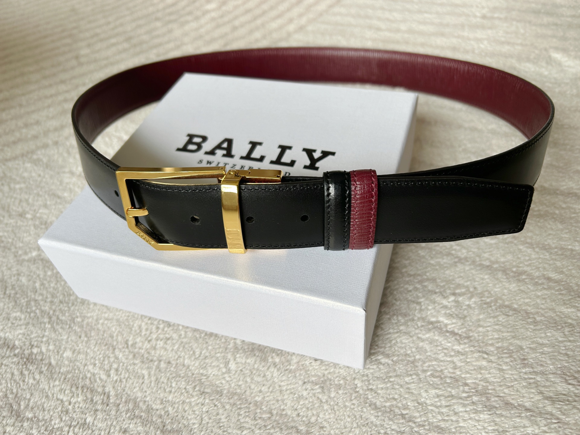 Bally Men’s Double Belt: Modern Style with Classic Black and White Stripes - 图片 9