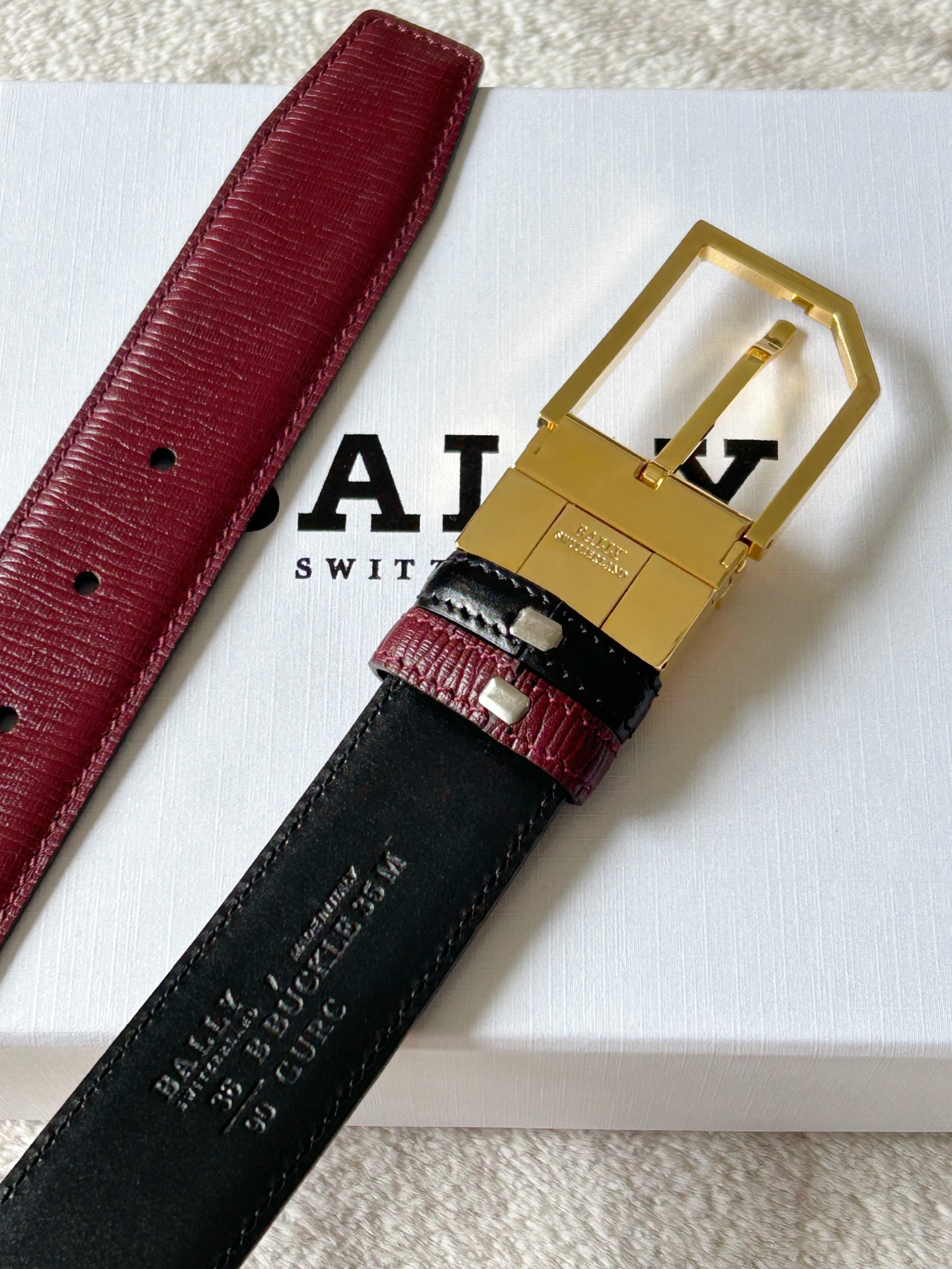 Bally Men’s Double Belt: Modern Style with Classic Black and White Stripes - 图片 4
