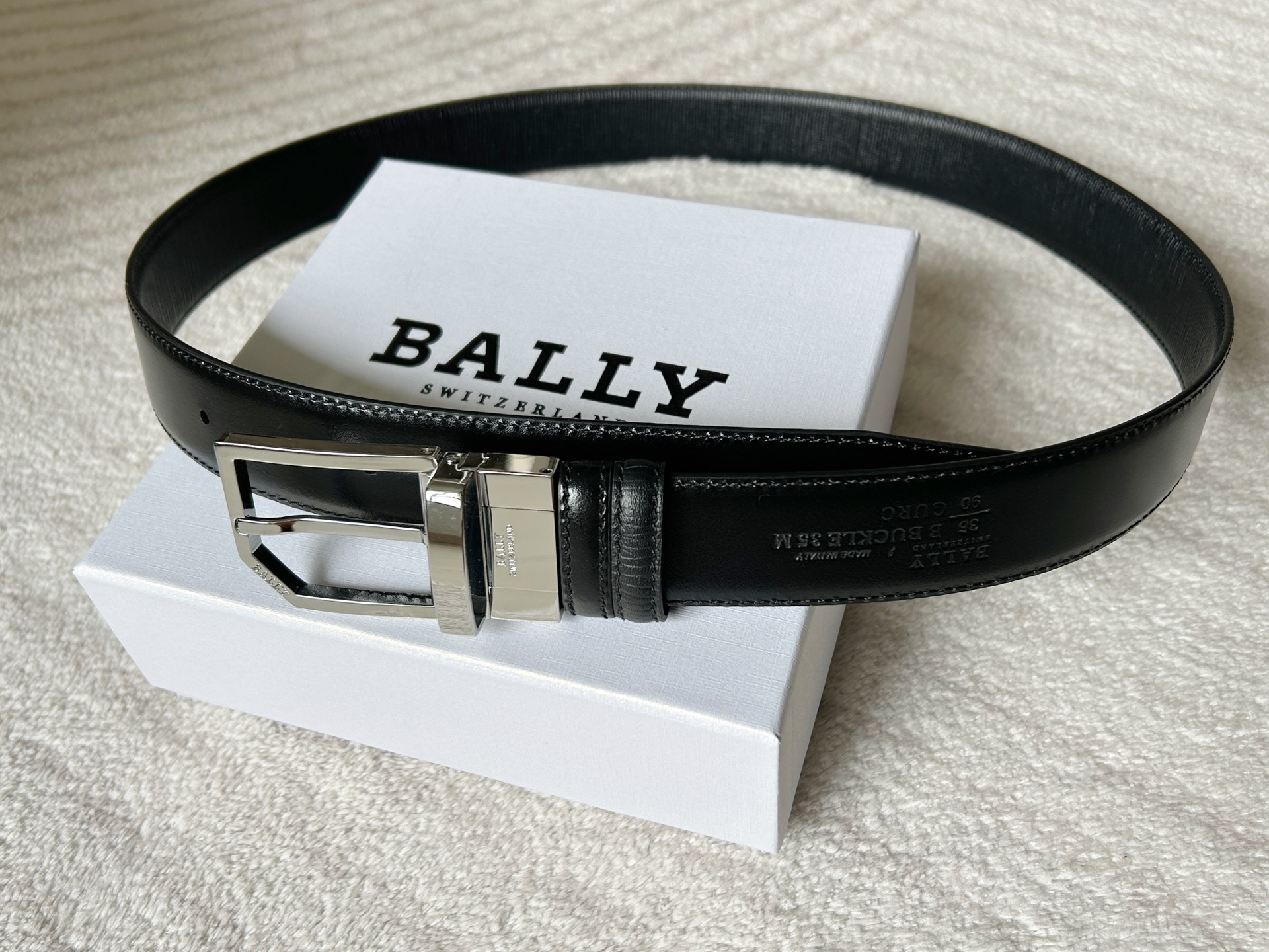 Bally Men’s Double Belt: Classic Black and White Stripe Design with Modern Twist - 图片 9