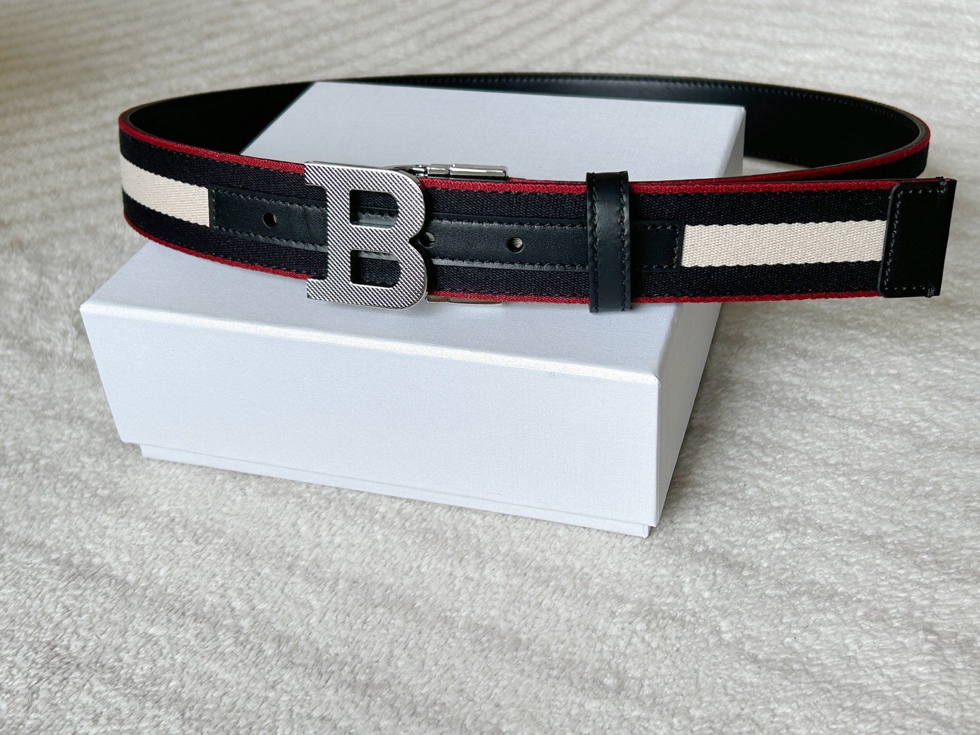 High-End BALLY Men’s Recreational Belt with Original Leather and Silver Metal Buckle