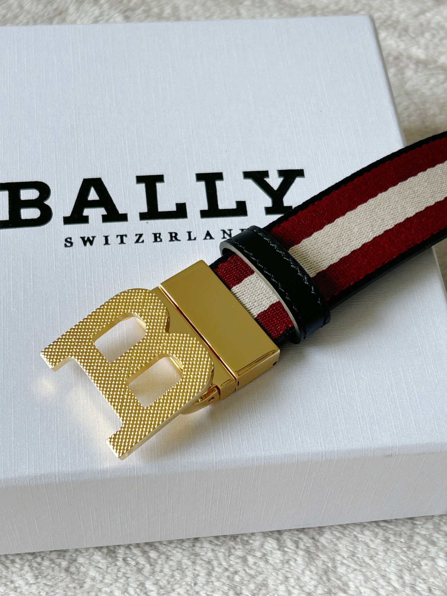 High-Quality Bally Men’s Recreational Belt with BBUCKLE Design and Silver Metal Detail - 图片 4