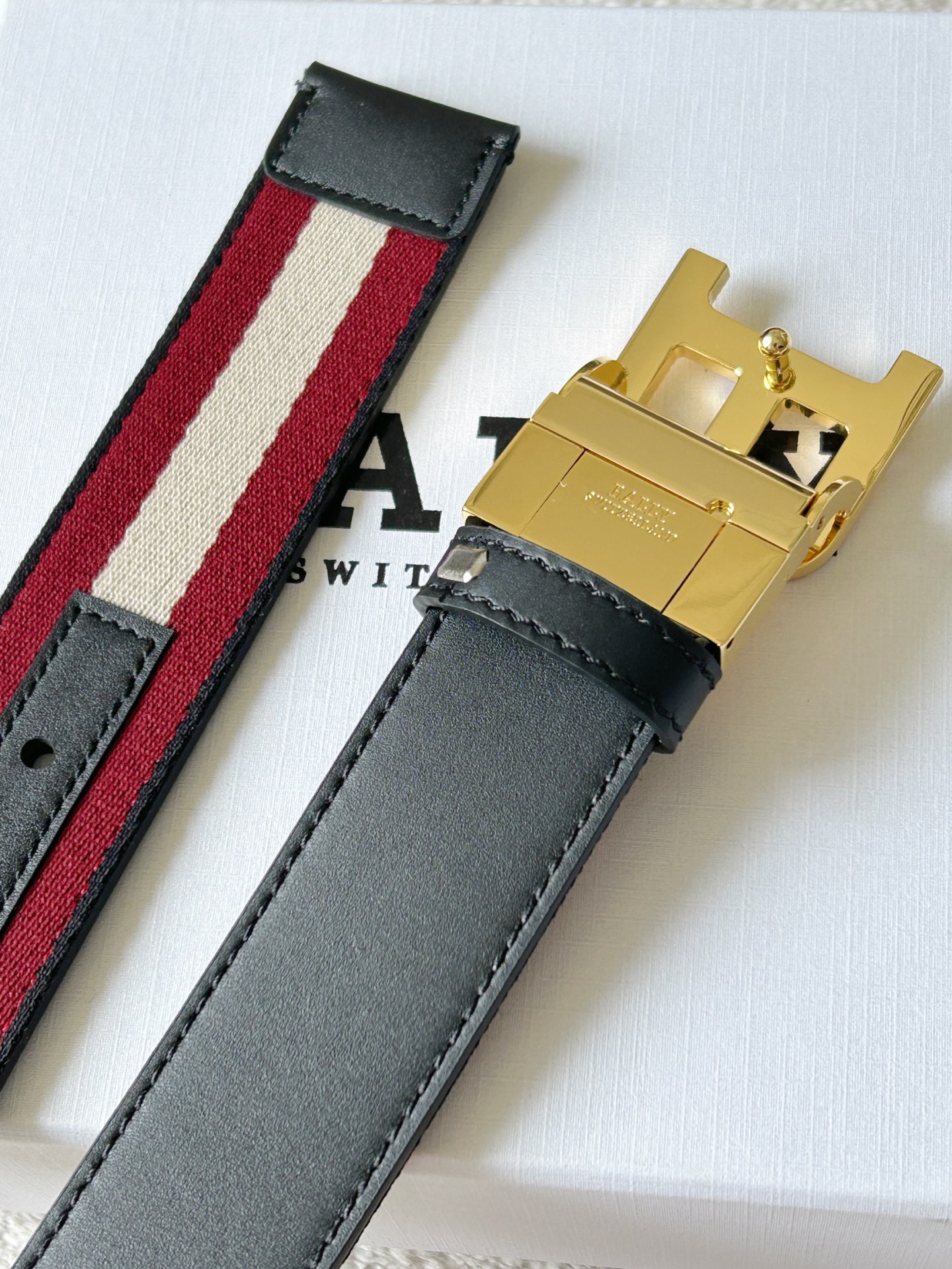 High-Quality Bally Men’s Recreational Belt with BBUCKLE Design and Silver Metal Detail - 图片 5