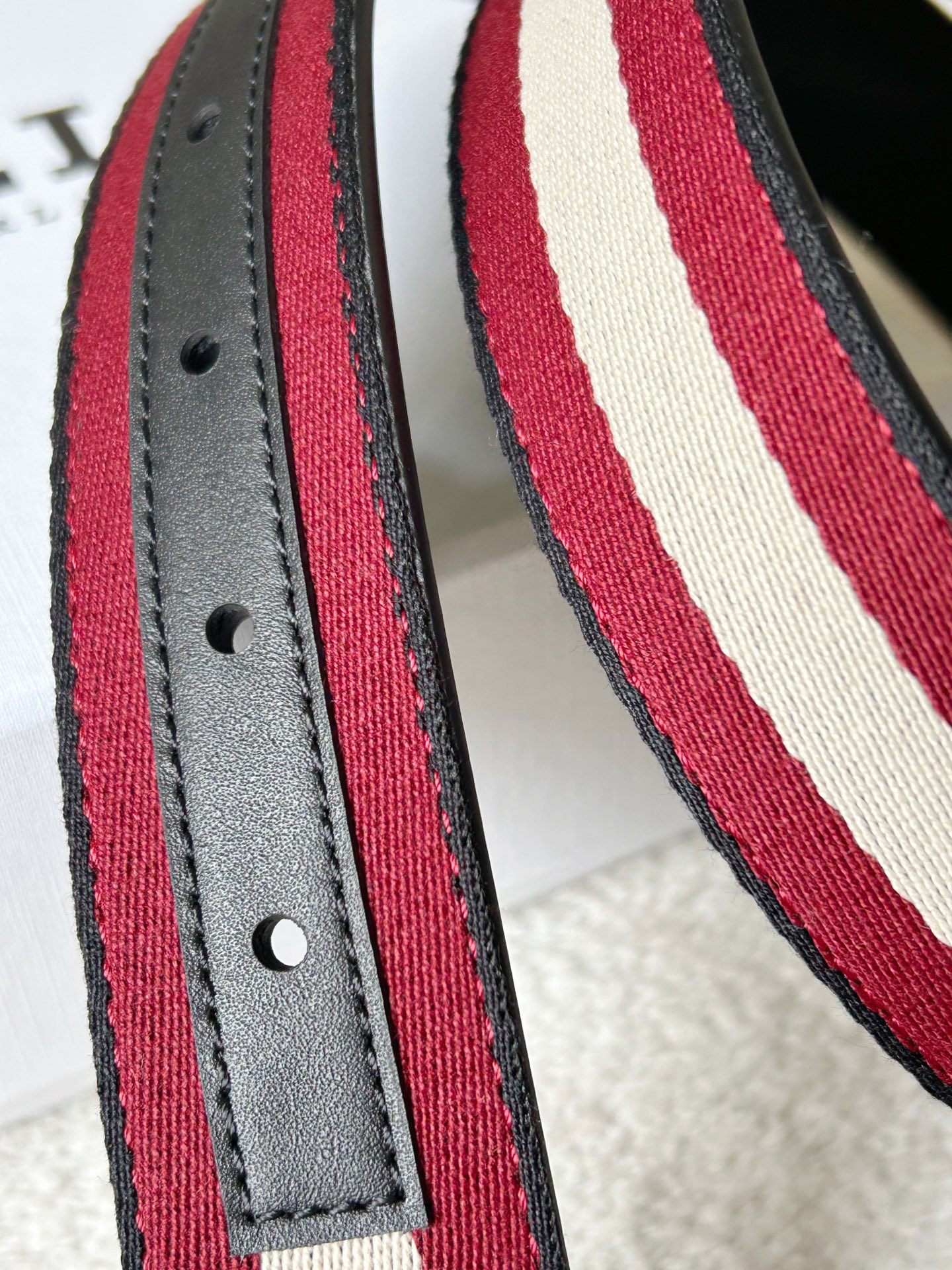 High-Quality Bally Men’s Recreational Belt with BBUCKLE Design and Silver Metal Detail - 图片 9