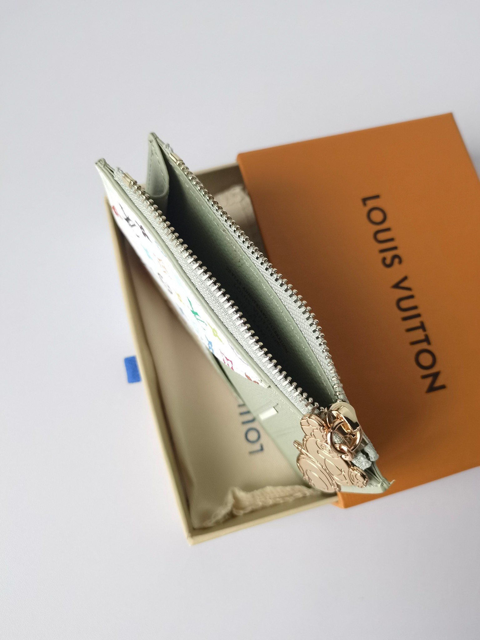 Louis Vuitton x Romy Cards in No. 13800 Green: Zenium Collection Highlight - 图片 6