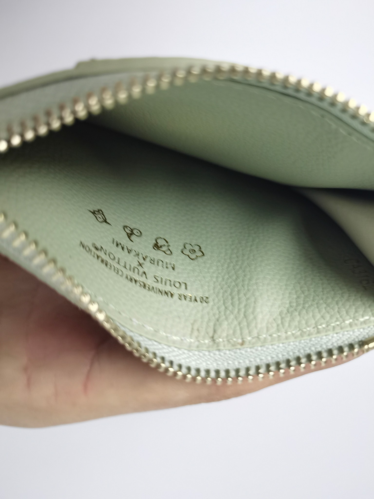 Louis Vuitton x Romy Cards in No. 13800 Green: Zenium Collection Highlight - 图片 7