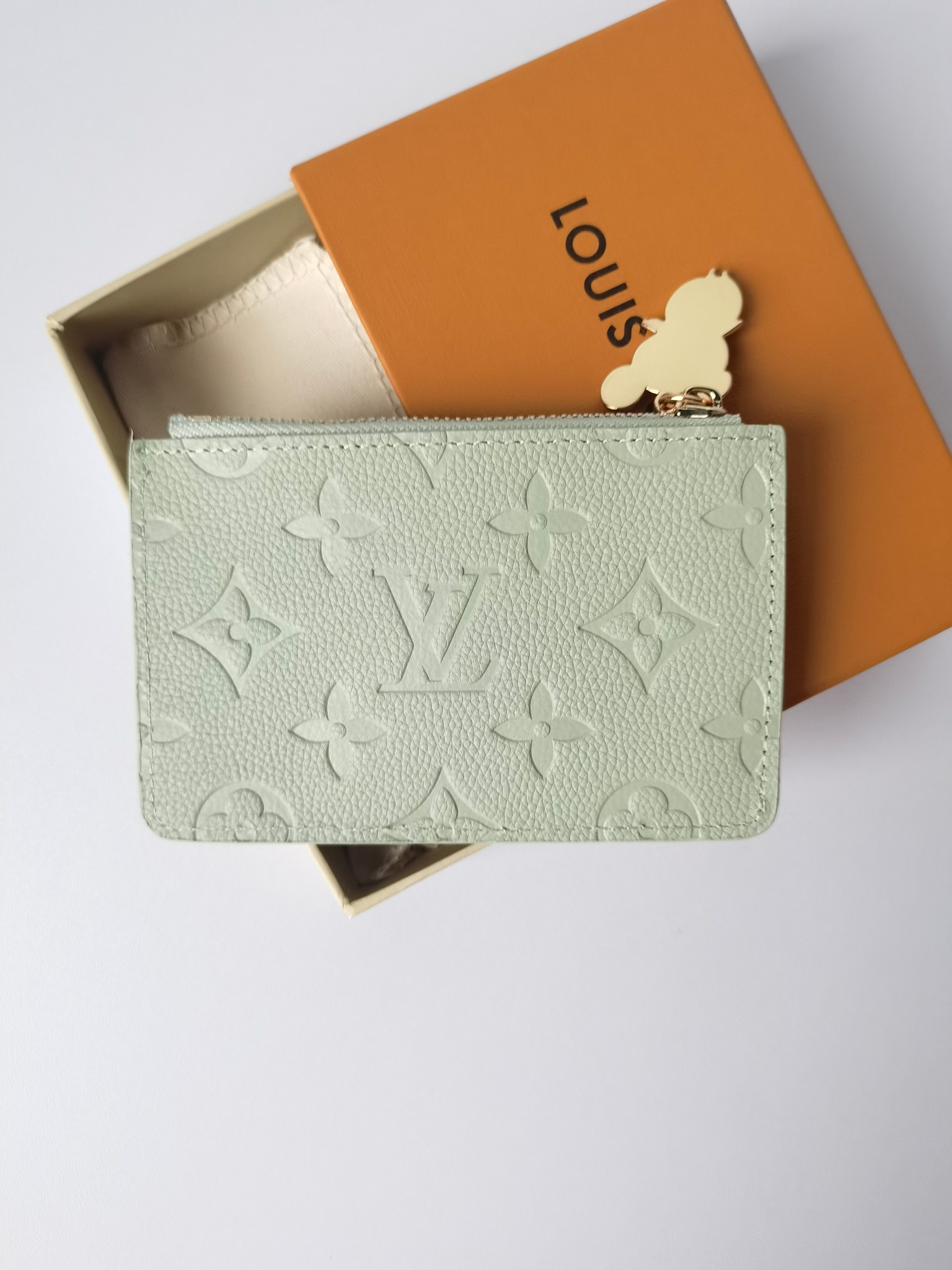 Louis Vuitton x Romy Cards in No. 13800 Green: Zenium Collection Highlight - 图片 5