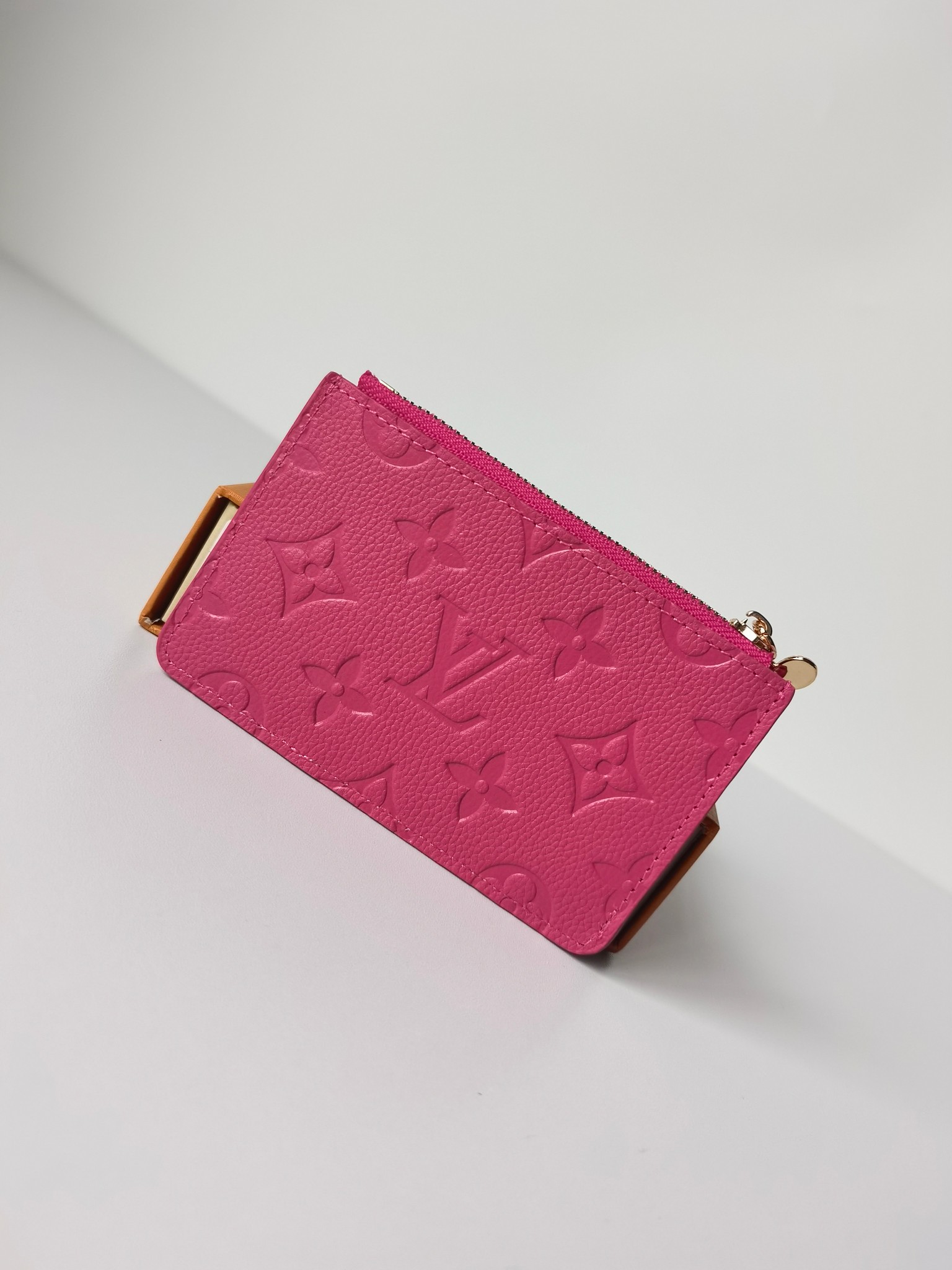 Louis Vuitton x Romy Cards: Pelican Red Monogram Empreinte Leather Section 13800 - 图片 2