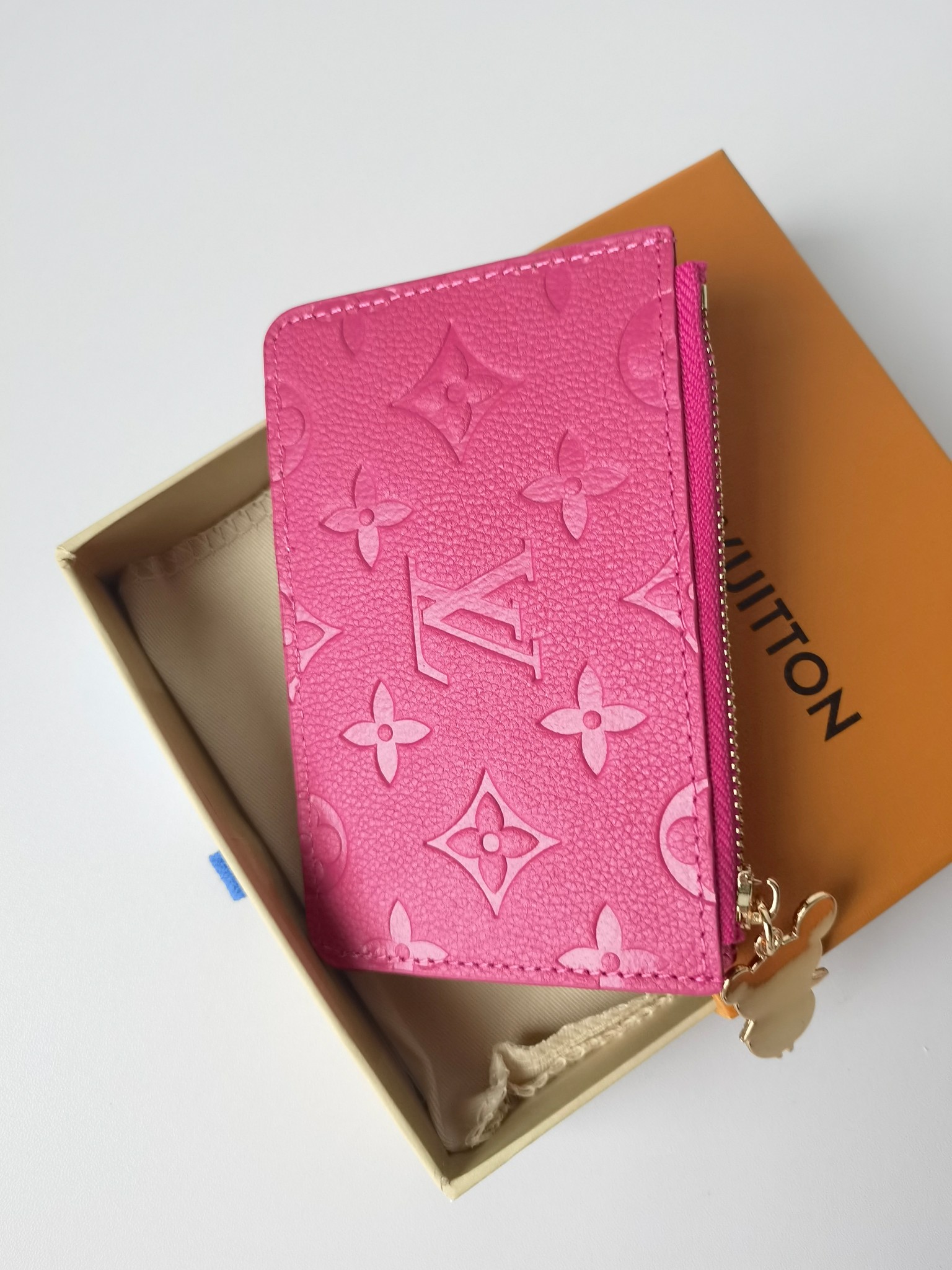Louis Vuitton x Romy Cards: Pelican Red Monogram Empreinte Leather Section 13800 - 图片 8