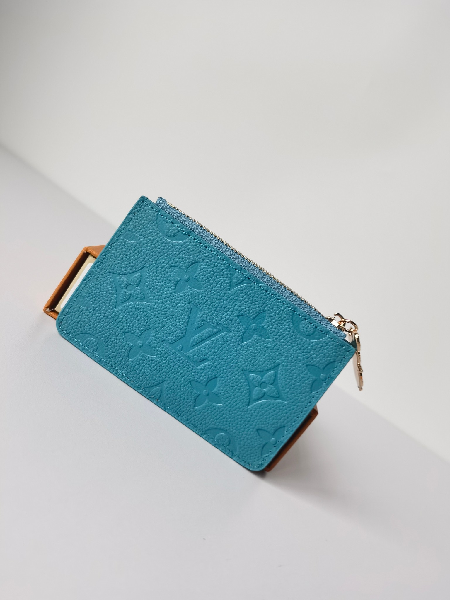 Louis Vuitton x Romy Cards: Fresh Monogram Empreinte Leather in Blue Zenium - 图片 2
