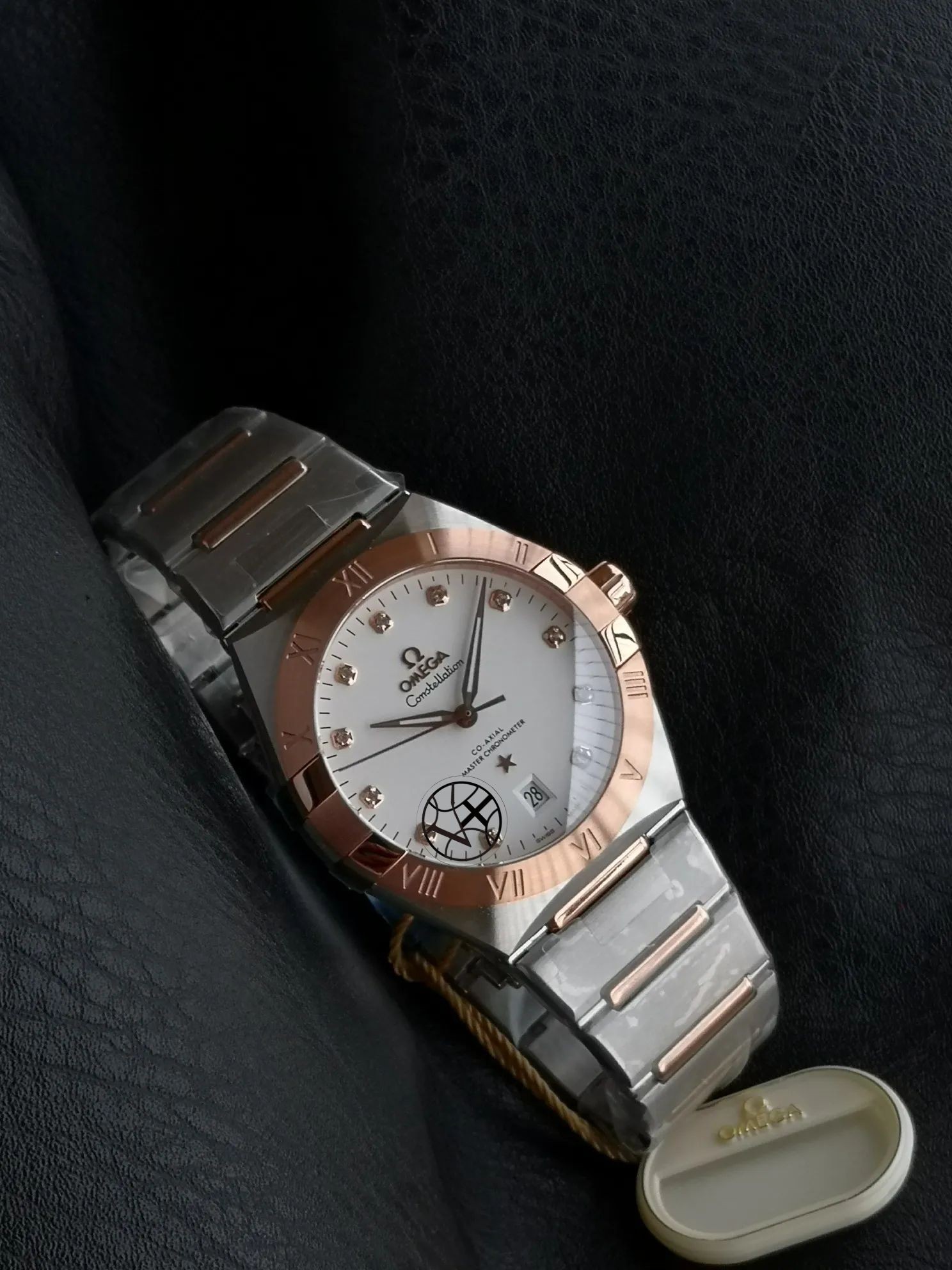 NO:384191,V+ New Omega 39mm zodiac series, slow but careful./8801 pair movement, through the arc-shaped wear-resistant sapphire glass case back, the operation of the movement is clearly visible. The butterfly buckle has a comfortable adjustment function. The materials and craftsmanship are carefully upgraded inside and outside to present the original version, high-quality and cost-effective version, welcome to taste.,,omega19860909V+ 新品 欧米茄39mm星座系列,慢到但是用心./8801对版机芯,透过弧拱型耐磨损蓝宝石玻璃表背,机芯的运转美态清晰可见.蝴蝶表扣,设有舒适调节功能.里里外外用料和工艺都用心升级,呈现原版,高品质高性价比版本,欢迎品鉴.,,omega,Watch