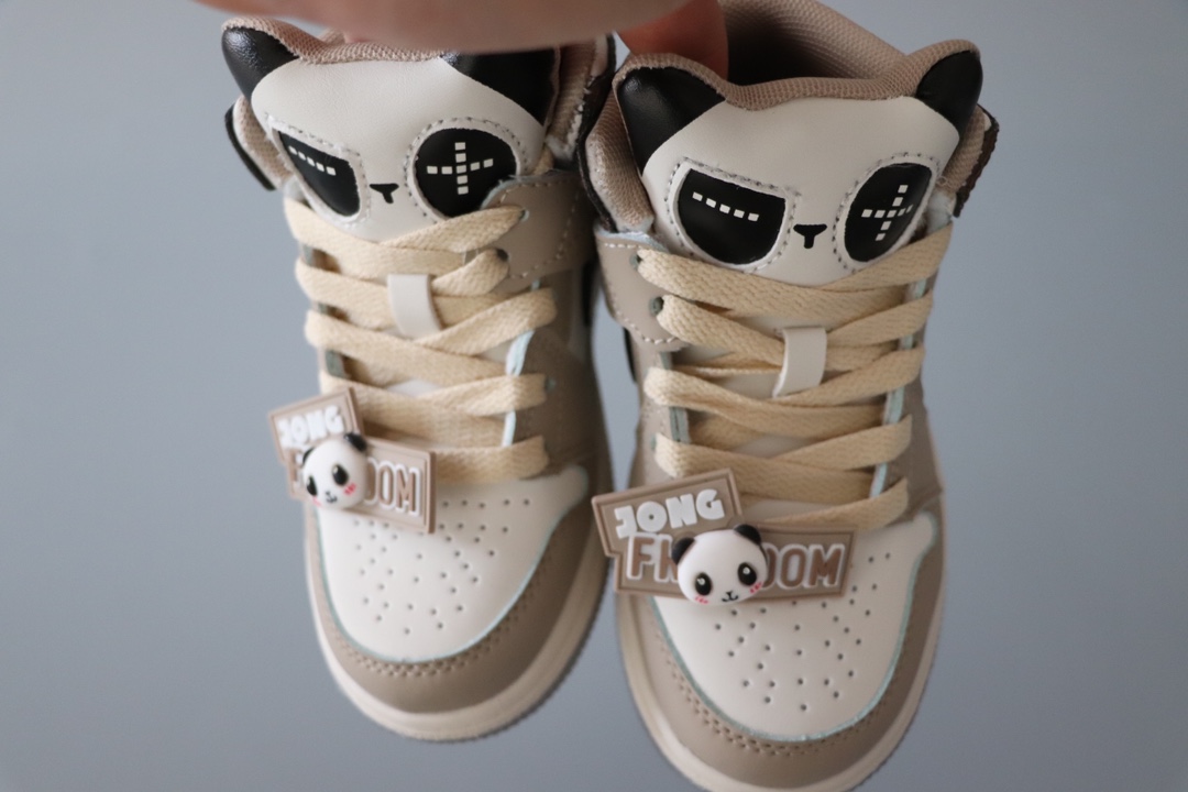 图片[7]-乔一新款亮灯熊猫儿童中帮魔术贴运动鞋 尺码：24-37 乔一款式设计，百搭又时髦🆒 鞋舌可亮灯，真的超好看😍 魔术贴设计，🉑️拆卸的可爱卡通 独家首发，推荐get✔️-选品中心