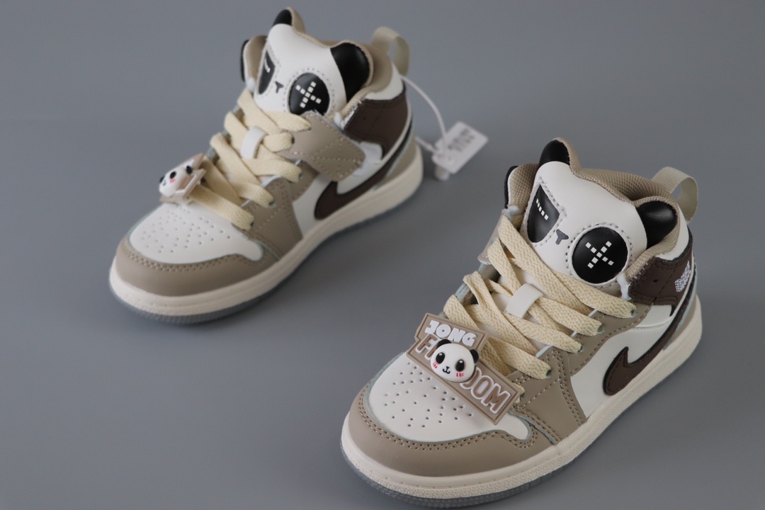 图片[5]-乔一新款亮灯熊猫儿童中帮魔术贴运动鞋 尺码：24-37 乔一款式设计，百搭又时髦🆒 鞋舌可亮灯，真的超好看😍 魔术贴设计，🉑️拆卸的可爱卡通 独家首发，推荐get✔️-选品中心