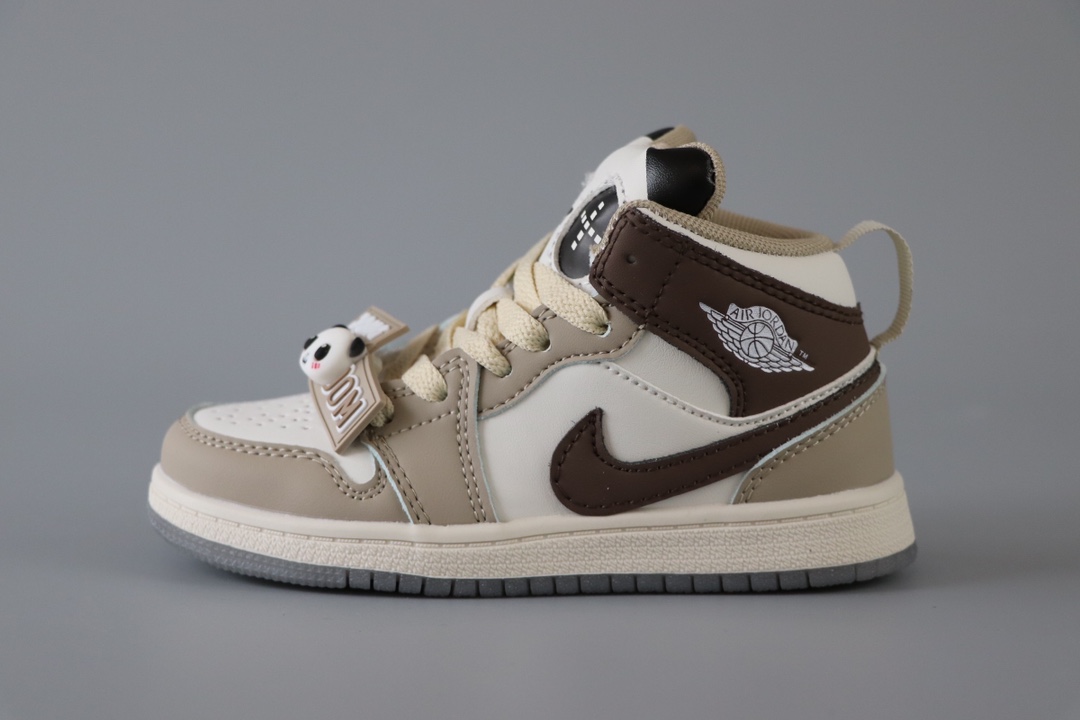 乔一新款亮灯熊猫儿童中帮魔术贴运动鞋 尺码：24-37 乔一款式设计，百搭又时髦🆒 鞋舌可亮灯，真的超好看😍 魔术贴设计，🉑️拆卸的可爱卡通 独家首发，推荐get✔️-选品中心