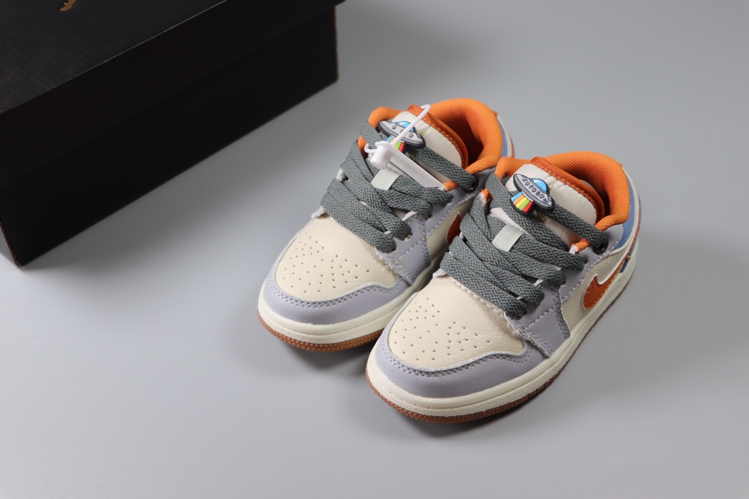 图片[9]-乔丹 Air Jordan 1（GS）乔丹低帮童鞋 时尚板鞋 尺码：22 23 24 25 26 27 28 29.5 30 31 32 33.5 34 35 36 37-选品中心
