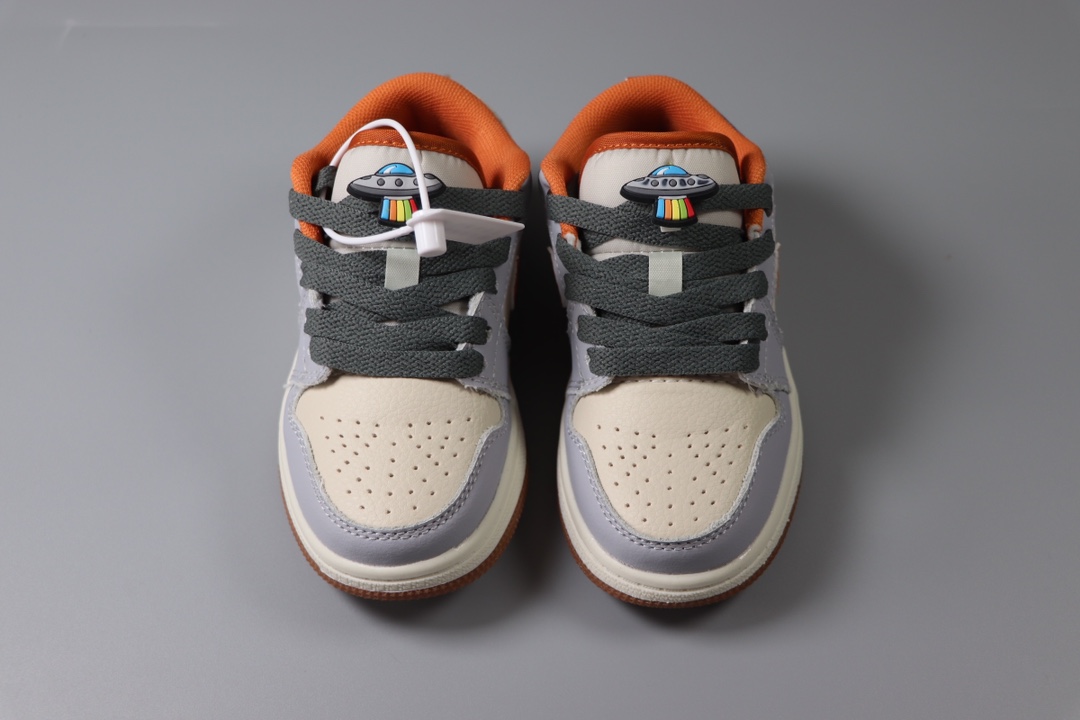 图片[5]-乔丹 Air Jordan 1（GS）乔丹低帮童鞋 时尚板鞋 尺码：22 23 24 25 26 27 28 29.5 30 31 32 33.5 34 35 36 37-选品中心