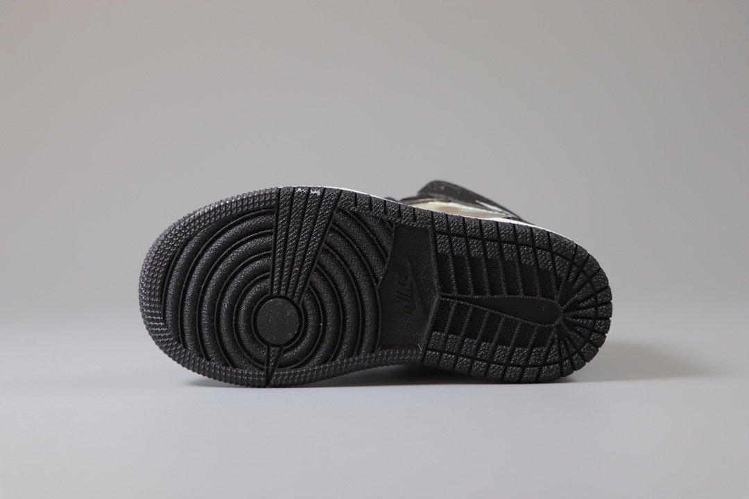 图片[3]-乔丹 Air Jordan 1（GS）乔丹高帮童鞋 时尚板鞋 时尚运动鞋 尺码：22 23 24 25 26 27 28 29.5 30 31 32 33.5 34 35 36 37-选品中心