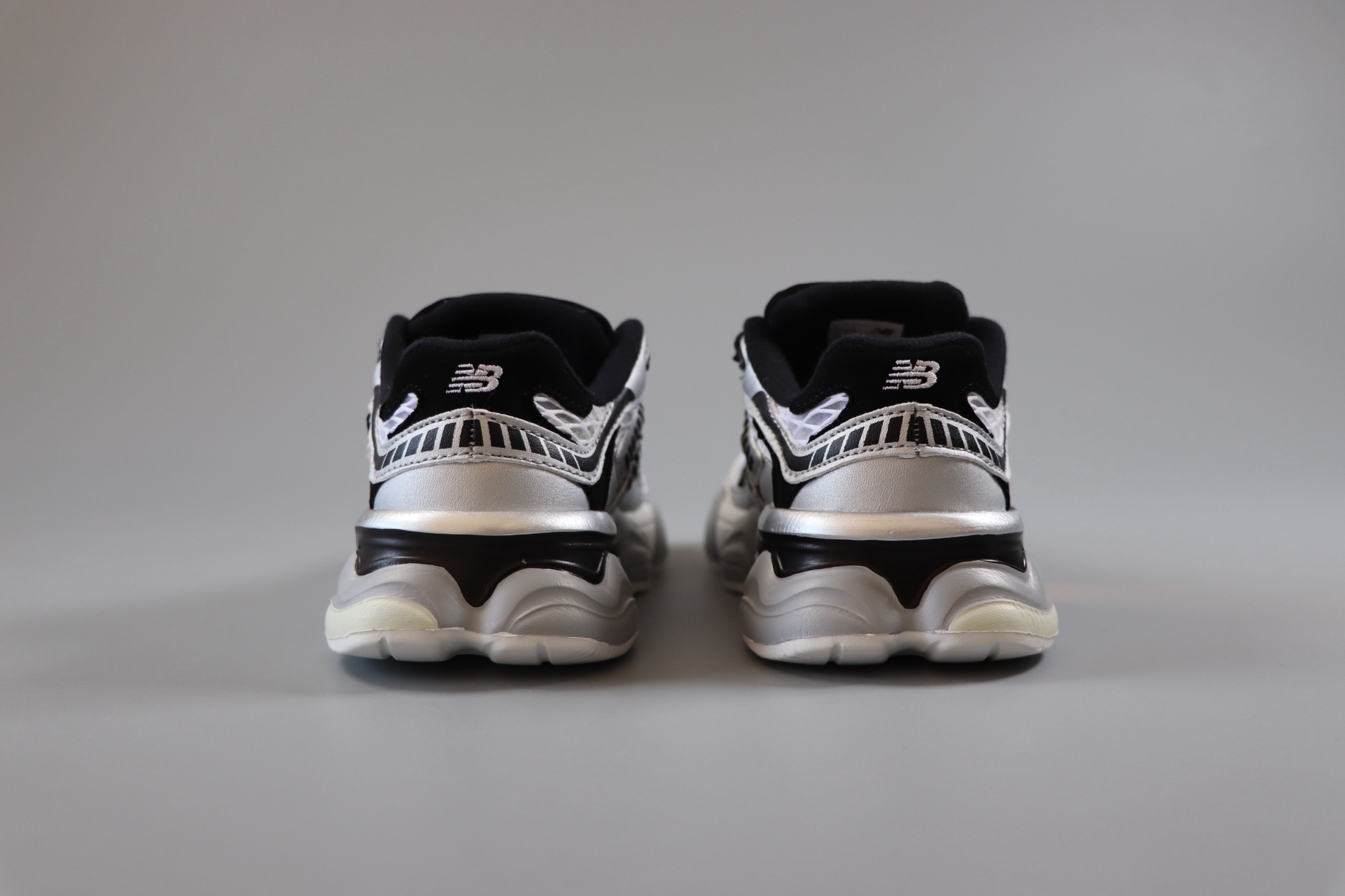 图片[4]-新百伦 New Balance NB9060童鞋26-37 海外版配色不仅显档次，鞋子也更轻盈❗️时尚大气的外观设计，学生必入的百搭童鞋款❗️-选品中心