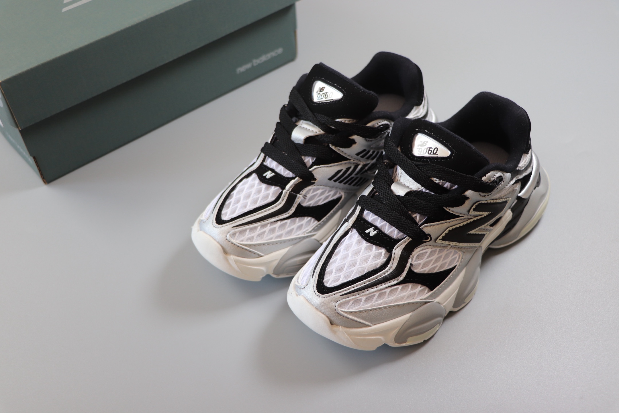 图片[9]-新百伦 New Balance NB9060童鞋26-37 海外版配色不仅显档次，鞋子也更轻盈❗️时尚大气的外观设计，学生必入的百搭童鞋款❗️-选品中心