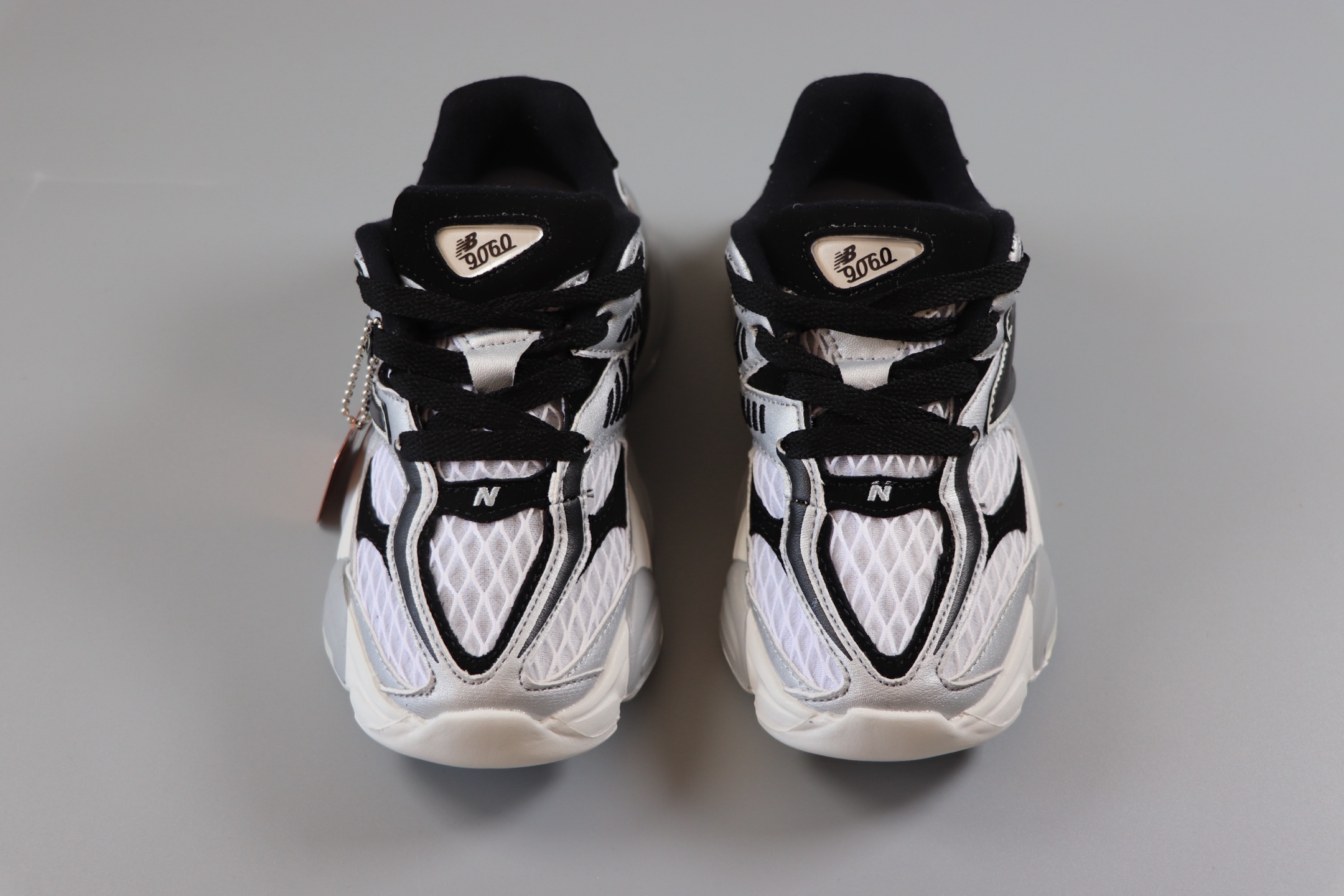 图片[5]-新百伦 New Balance NB9060童鞋26-37 海外版配色不仅显档次，鞋子也更轻盈❗️时尚大气的外观设计，学生必入的百搭童鞋款❗️-选品中心