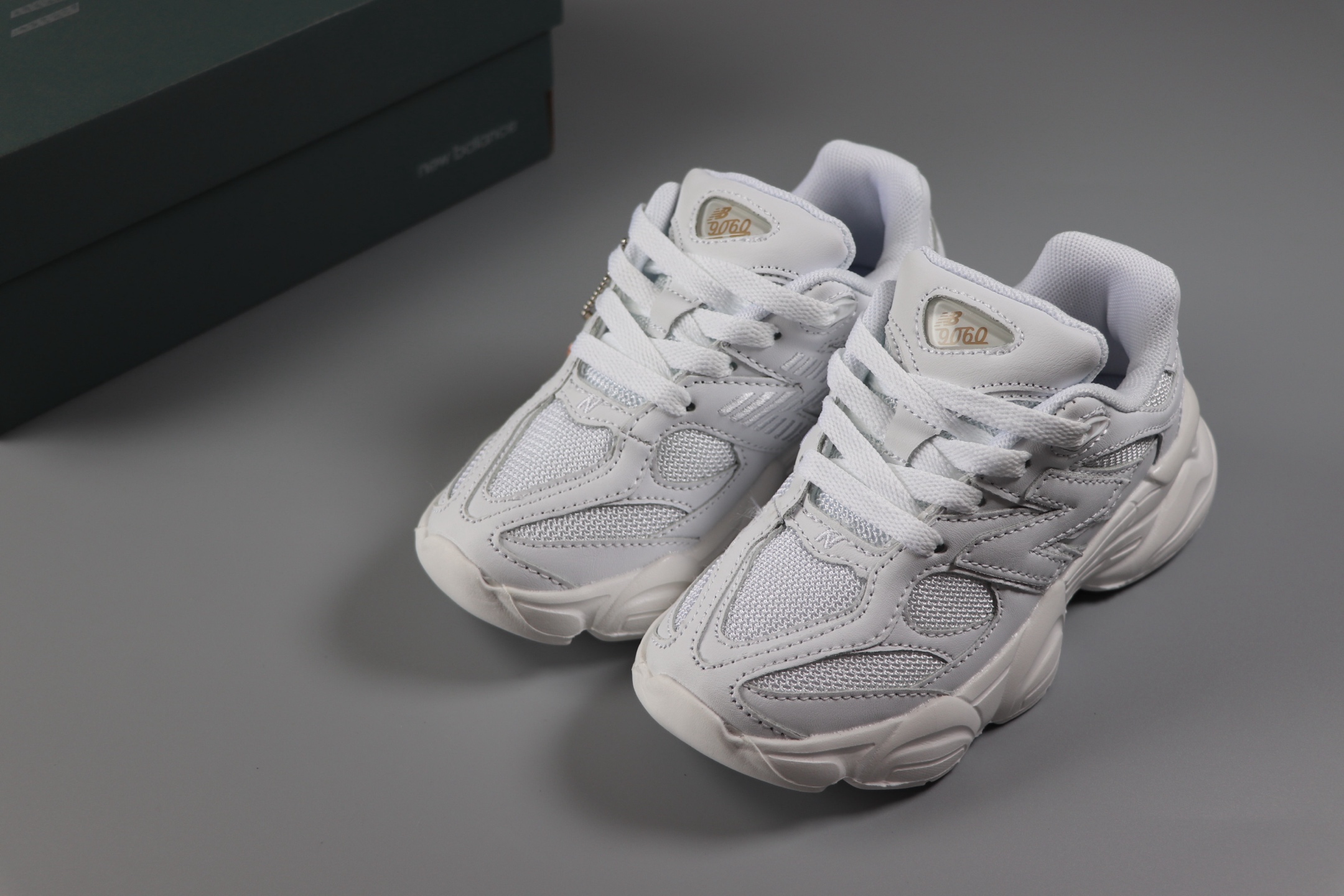 图片[9]-新百伦 New Balance NB9060童鞋26-37 海外版配色不仅显档次，鞋子也更轻盈❗️时尚大气的外观设计，学生必入的百搭童鞋款❗️-选品中心