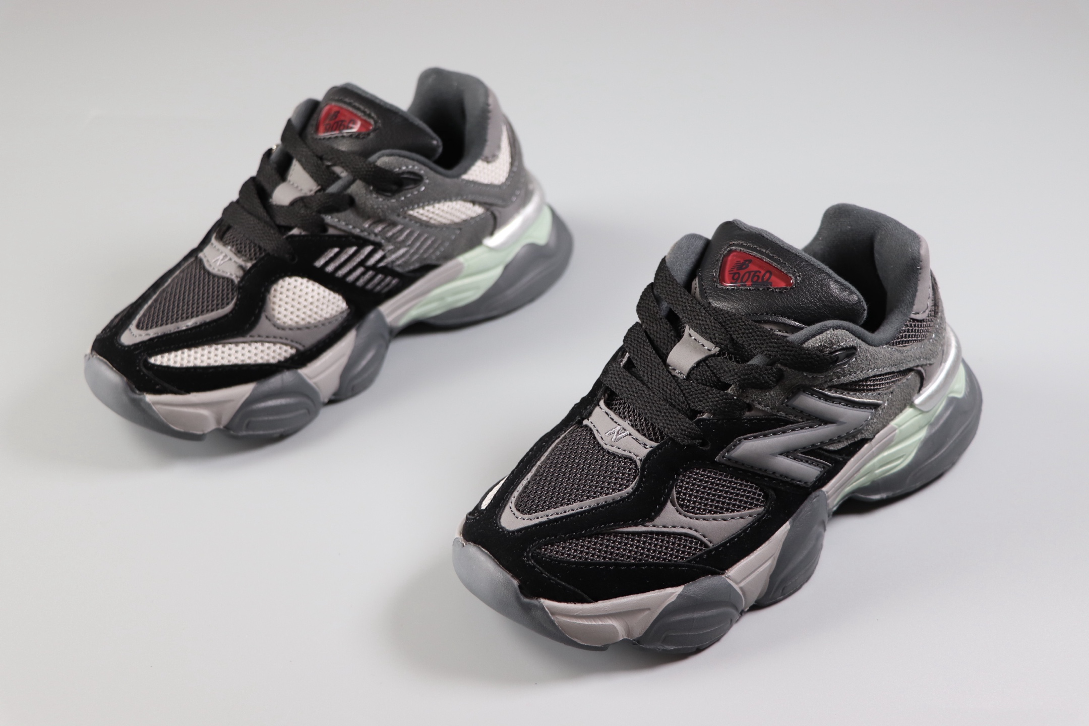 图片[6]-新百伦 New Balance NB9060童鞋26-37 海外版配色不仅显档次，鞋子也更轻盈❗️时尚大气的外观设计，学生必入的百搭童鞋款❗️-选品中心