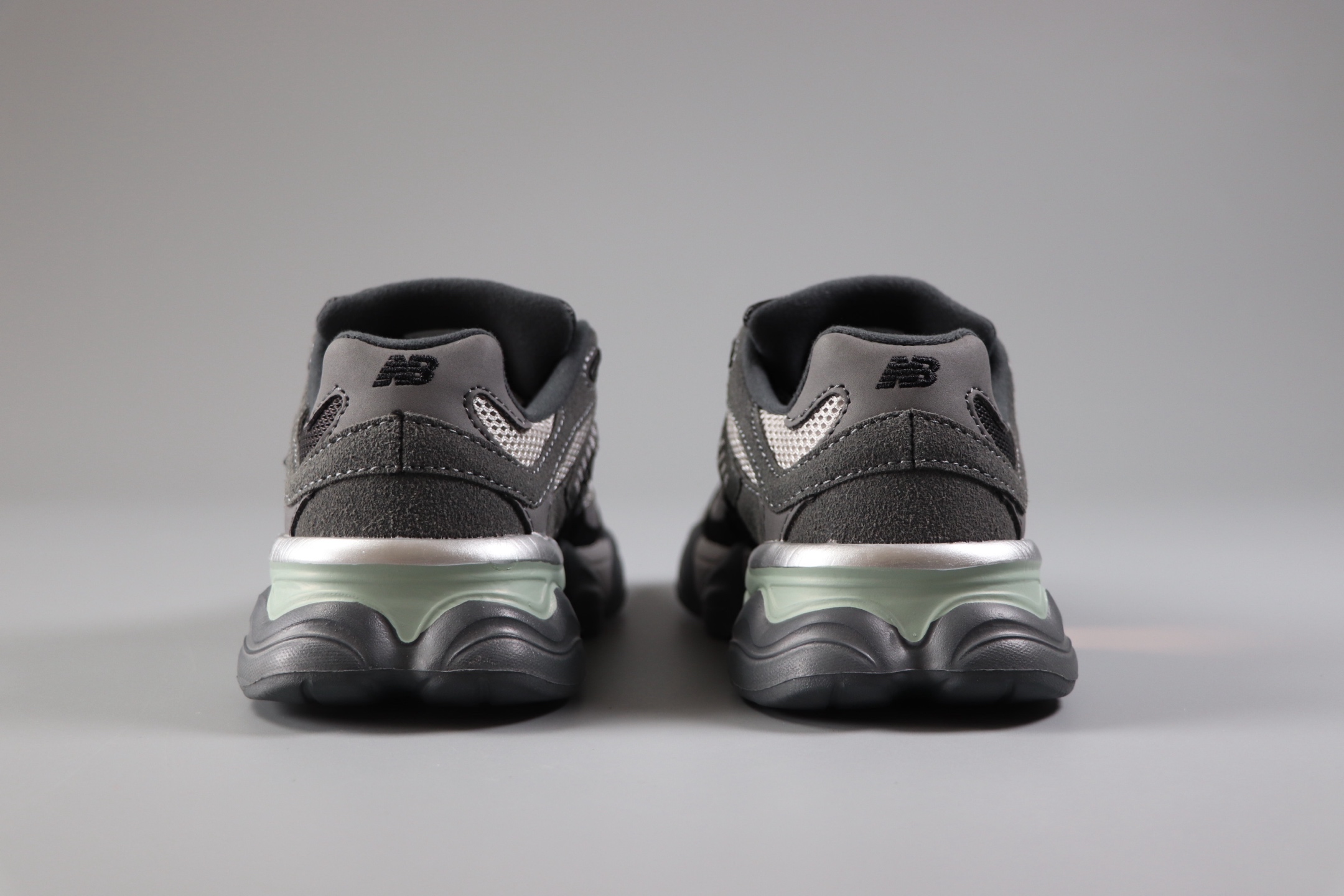 图片[4]-新百伦 New Balance NB9060童鞋26-37 海外版配色不仅显档次，鞋子也更轻盈❗️时尚大气的外观设计，学生必入的百搭童鞋款❗️-选品中心