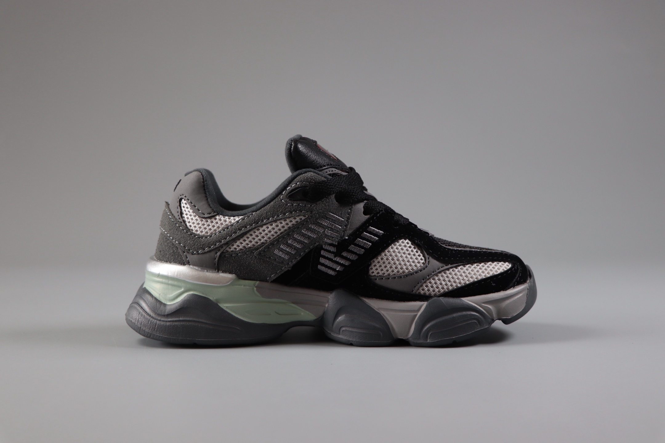 图片[2]-新百伦 New Balance NB9060童鞋26-37 海外版配色不仅显档次，鞋子也更轻盈❗️时尚大气的外观设计，学生必入的百搭童鞋款❗️-选品中心