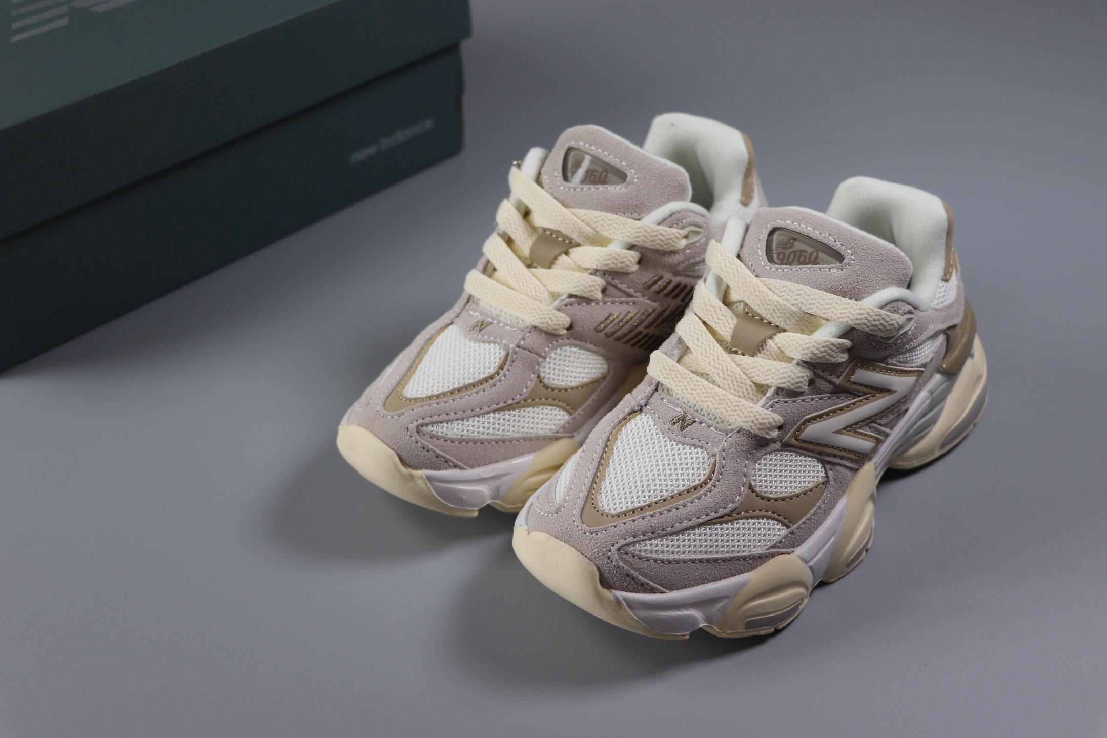 图片[9]-新百伦 New Balance NB9060童鞋26-37 海外版配色不仅显档次，鞋子也更轻盈❗️时尚大气的外观设计，学生必入的百搭童鞋款❗️-选品中心