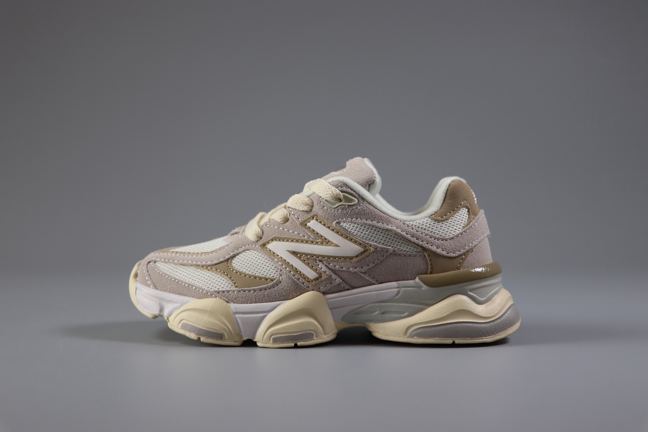 新百伦 New Balance NB9060童鞋26-37 海外版配色不仅显档次，鞋子也更轻盈❗️时尚大气的外观设计，学生必入的百搭童鞋款❗️-选品中心