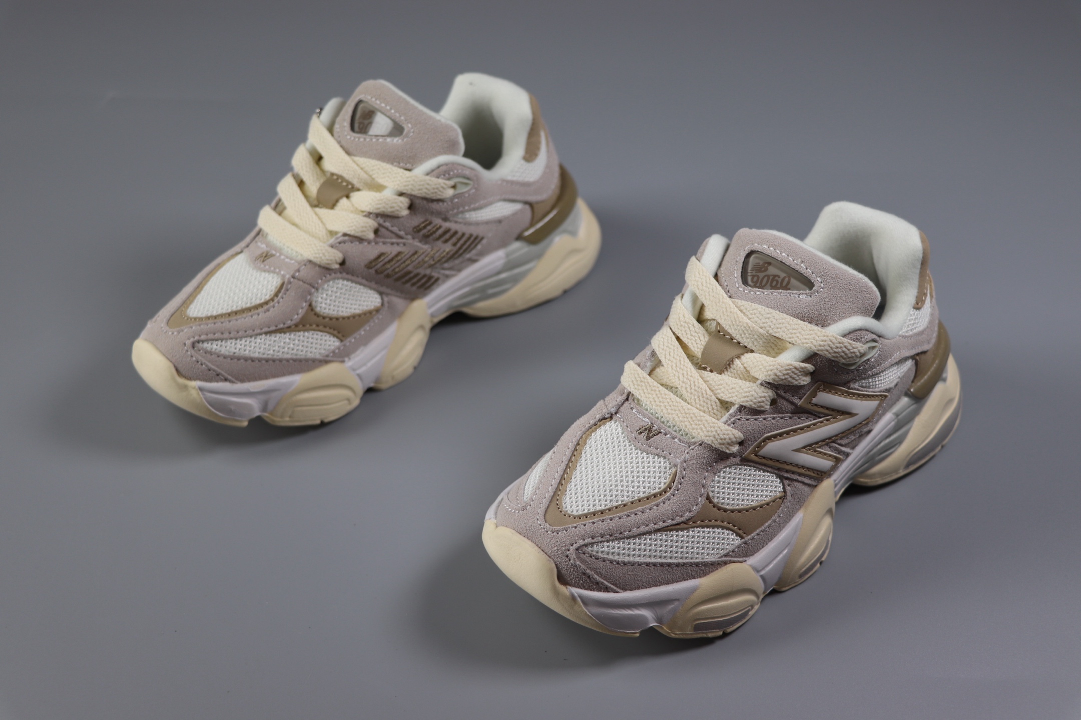 图片[6]-新百伦 New Balance NB9060童鞋26-37 海外版配色不仅显档次，鞋子也更轻盈❗️时尚大气的外观设计，学生必入的百搭童鞋款❗️-选品中心